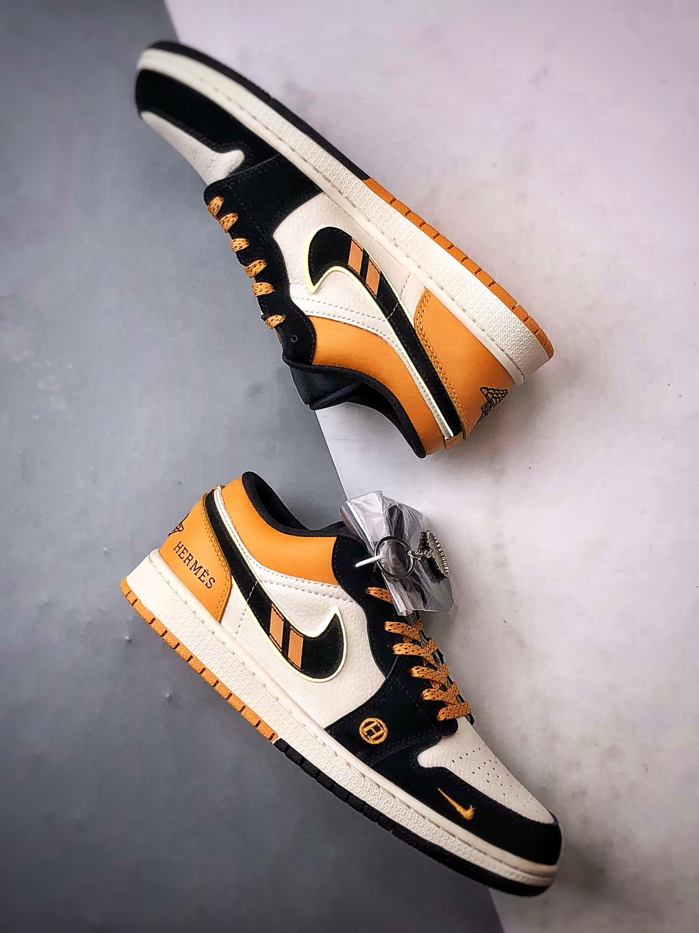 Air Jordan 1 Low ”高端定制” 爱马仕黑白橙 LJ8888-004-High Quatity Cheap Brand wholesale wholesaler seller Clothes Bags handbags Sneakers Top Fashion Clothing Shoes from China Factory Chinese suppliers best Quality Beautiful Price Air Jordan 1 Low ”高端定制” 爱马仕黑白橙 LJ8888-004