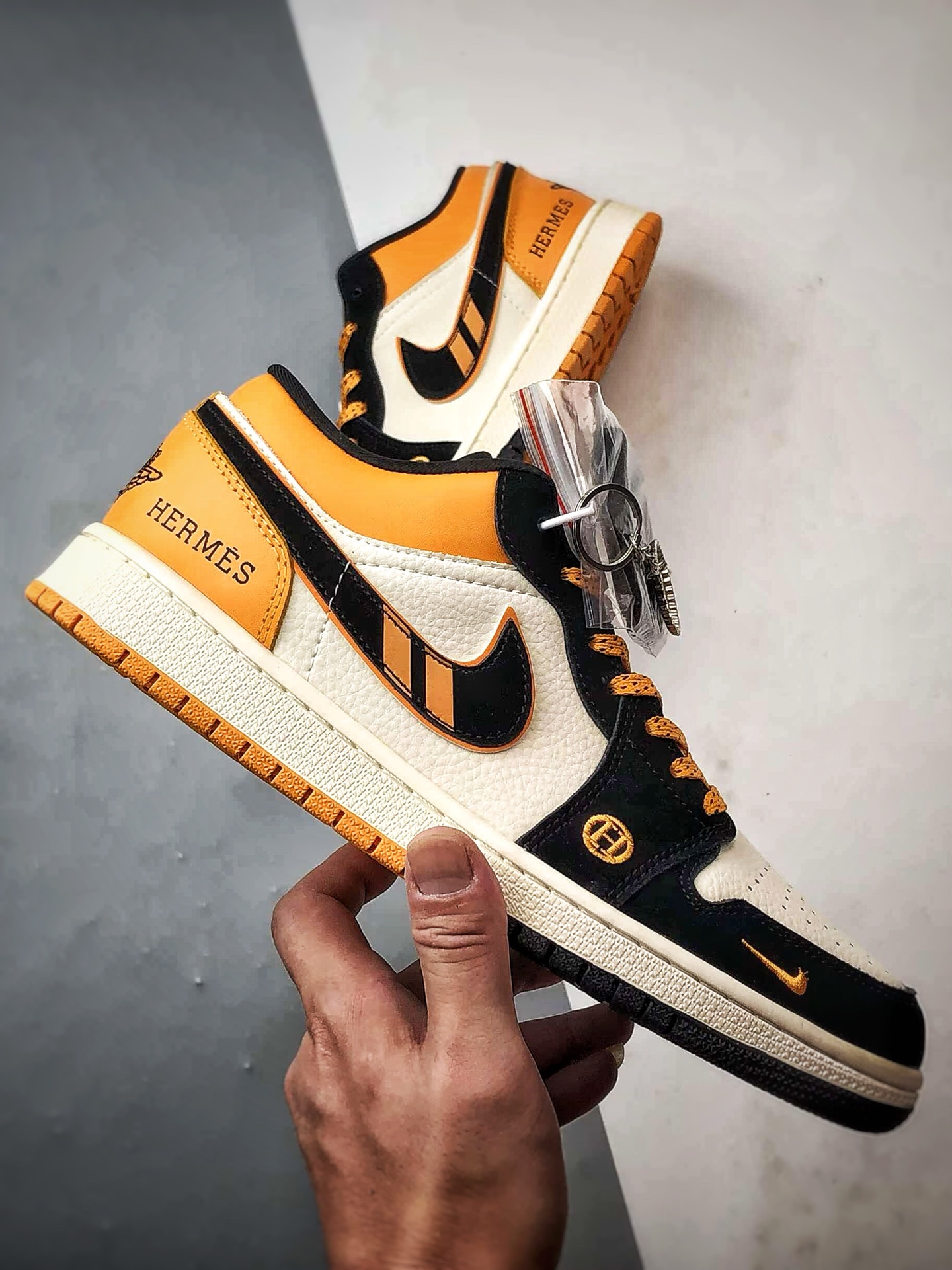 Air Jordan 1 Low ”高端定制” 爱马仕黑白橙 LJ8888-004-High Quatity Cheap Brand wholesale wholesaler seller Clothes Bags handbags Sneakers Top Fashion Clothing Shoes from China Factory Chinese suppliers best Quality Beautiful Price Air Jordan 1 Low ”高端定制” 爱马仕黑白橙 LJ8888-004