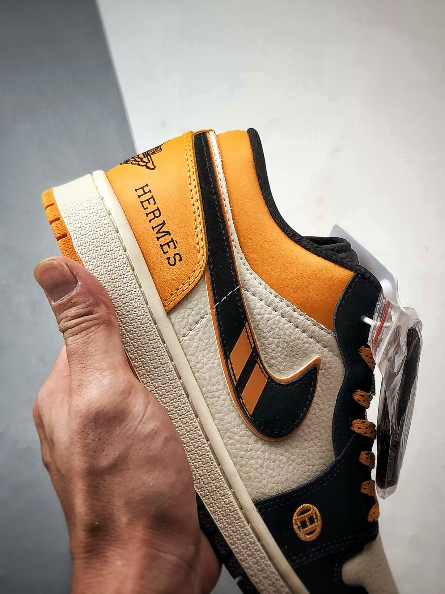 Air Jordan 1 Low ”高端定制” 爱马仕黑白橙 LJ8888-004-High Quatity Cheap Brand wholesale wholesaler seller Clothes Bags handbags Sneakers Top Fashion Clothing Shoes from China Factory Chinese suppliers best Quality Beautiful Price Air Jordan 1 Low ”高端定制” 爱马仕黑白橙 LJ8888-004