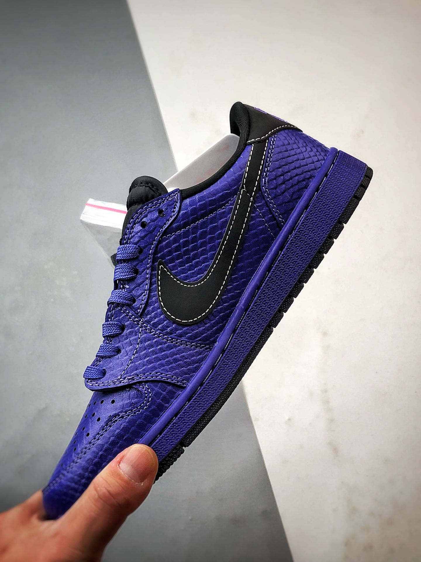 Air Jordan 1 Low ”高端定制” 科比蛇鳞纹紫黑倒钩 LD2028-038-High Quatity Cheap Brand wholesale wholesaler seller Clothes Bags handbags Sneakers Top Fashion Clothing Shoes from China Factory Chinese suppliers best Quality Beautiful Price Air Jordan 1 Low ”高端定制” 科比蛇鳞纹紫黑倒钩 LD2028-038