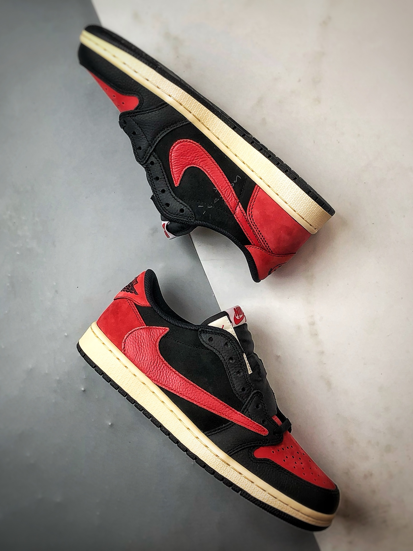 Travis Scott x Air Jordan 1 Low 定制款 倒钩低帮黑红 DM7866-061