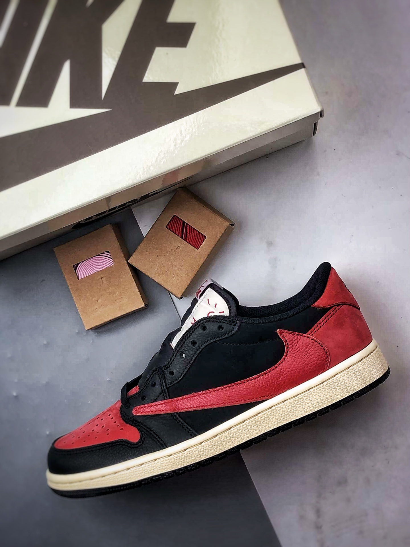 Travis Scott x Air Jordan 1 Low 定制款 倒钩低帮黑红 DM7866-061