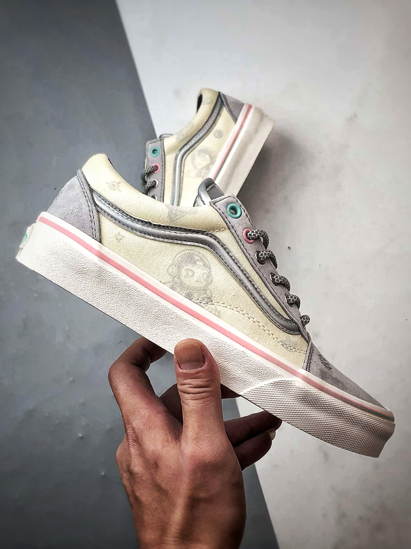 POP MA x Vans SPACE MOLLY 泡泡玛特全新联名 太空漫游 穿上想象 VN000E9TBP21