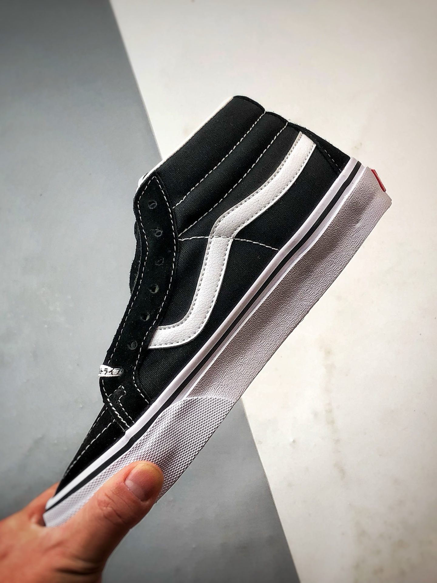 Vans Sk8-Mid 黑白 万斯新款 复古中帮硫化帆布鞋-High Quatity Cheap Brand wholesale wholesaler seller Clothes Bags handbags Sneakers Top Fashion Clothing Shoes from China Factory Chinese suppliers best Quality Beautiful Price Vans Sk8-Mid 黑白 万斯新款 复古中帮硫化帆布鞋