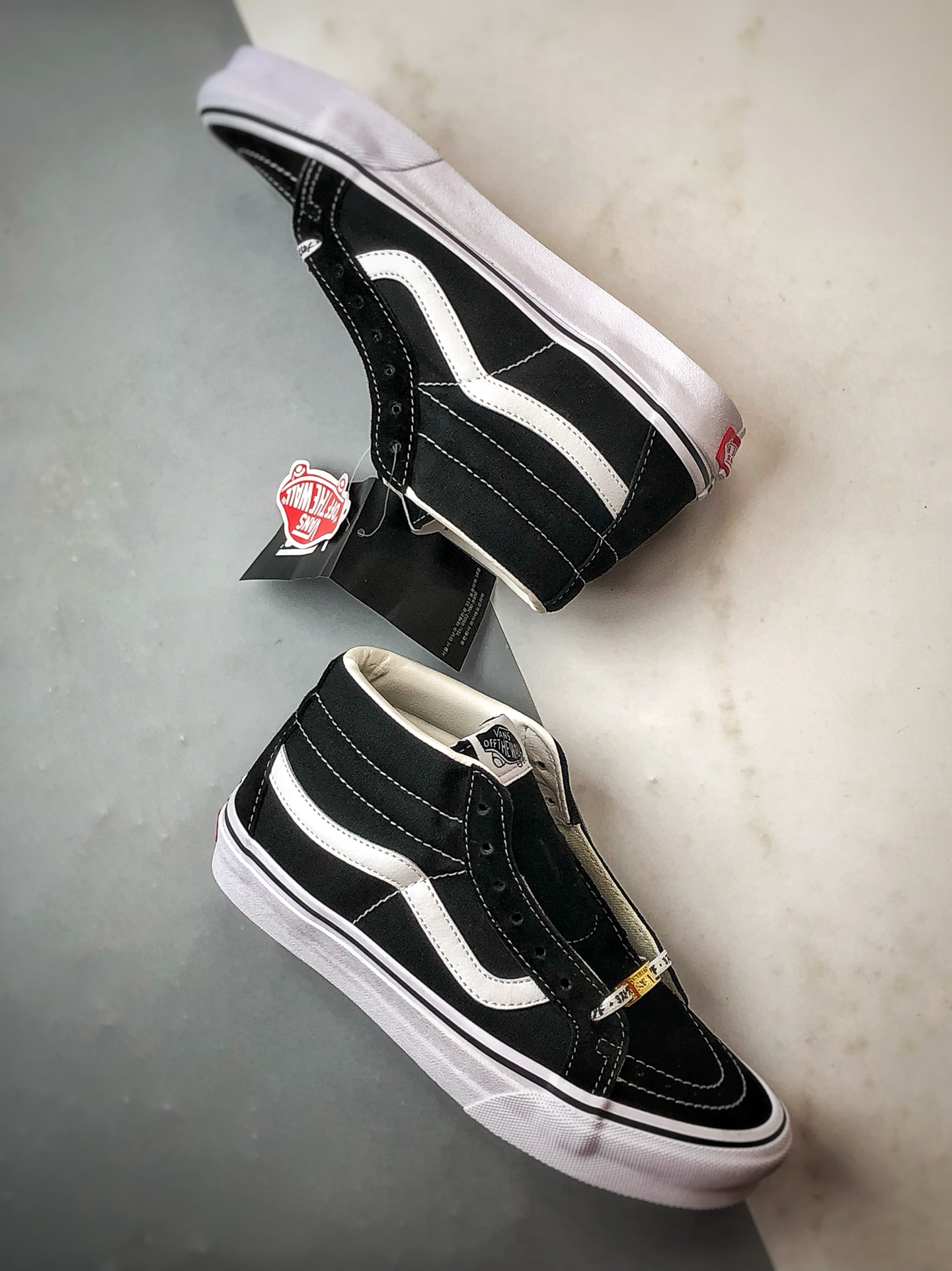 Vans Sk8-Mid 黑白 万斯新款 复古中帮硫化帆布鞋-High Quatity Cheap Brand wholesale wholesaler seller Clothes Bags handbags Sneakers Top Fashion Clothing Shoes from China Factory Chinese suppliers best Quality Beautiful Price Vans Sk8-Mid 黑白 万斯新款 复古中帮硫化帆布鞋