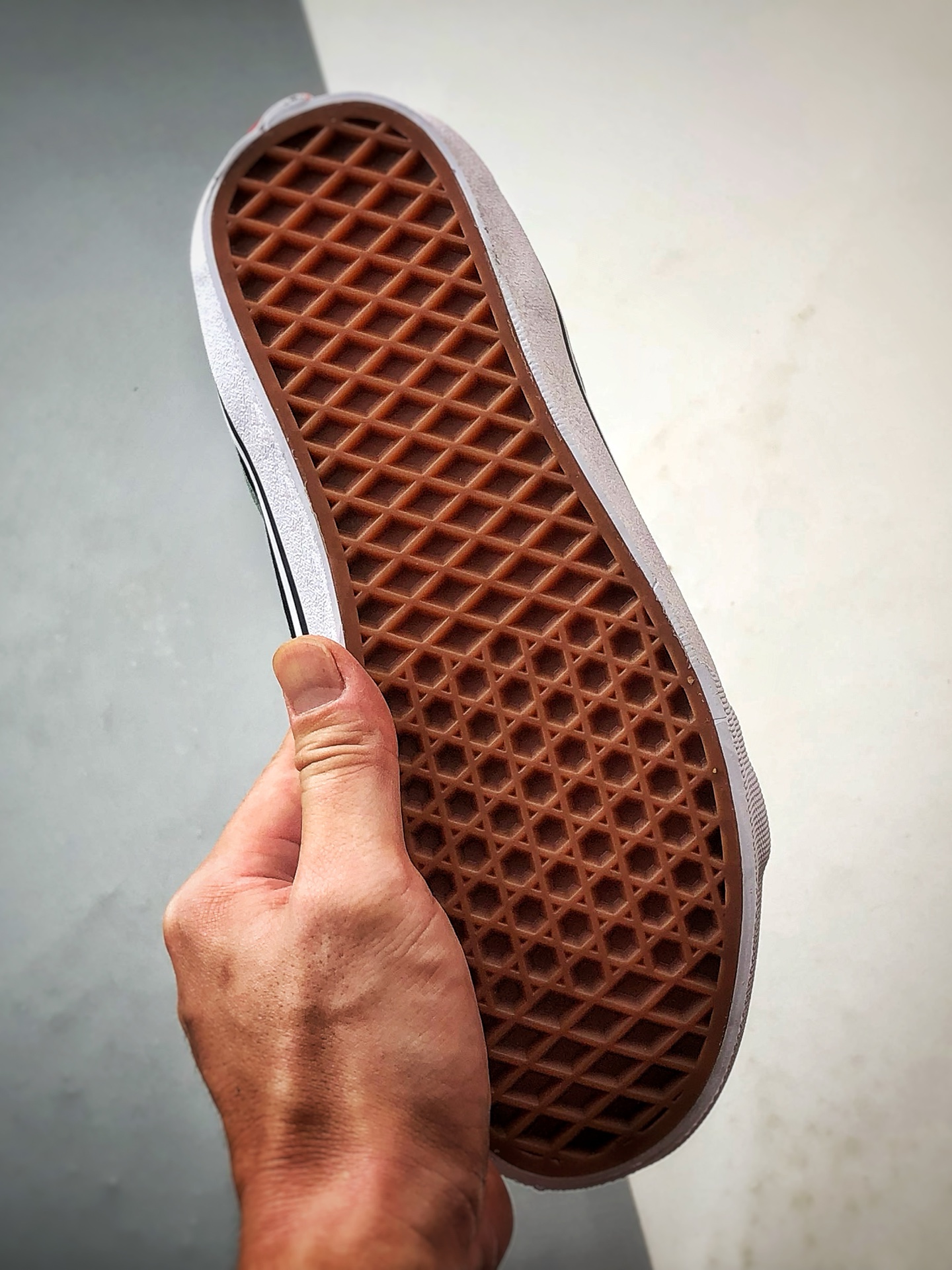 Vans Sk8-Mid 黑白 万斯新款 复古中帮硫化帆布鞋-High Quatity Cheap Brand wholesale wholesaler seller Clothes Bags handbags Sneakers Top Fashion Clothing Shoes from China Factory Chinese suppliers best Quality Beautiful Price Vans Sk8-Mid 黑白 万斯新款 复古中帮硫化帆布鞋