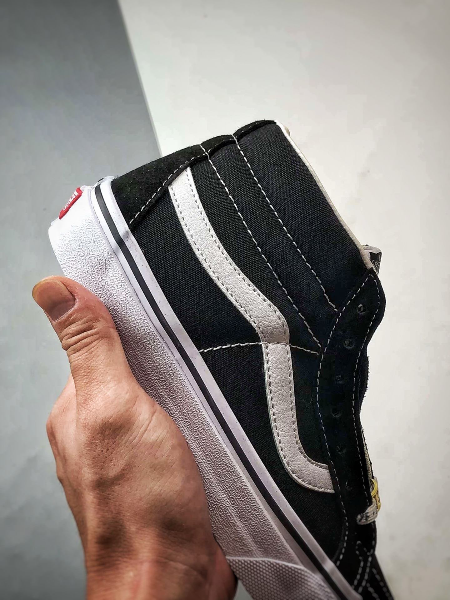 Vans Sk8-Mid 黑白 万斯新款 复古中帮硫化帆布鞋-High Quatity Cheap Brand wholesale wholesaler seller Clothes Bags handbags Sneakers Top Fashion Clothing Shoes from China Factory Chinese suppliers best Quality Beautiful Price Vans Sk8-Mid 黑白 万斯新款 复古中帮硫化帆布鞋