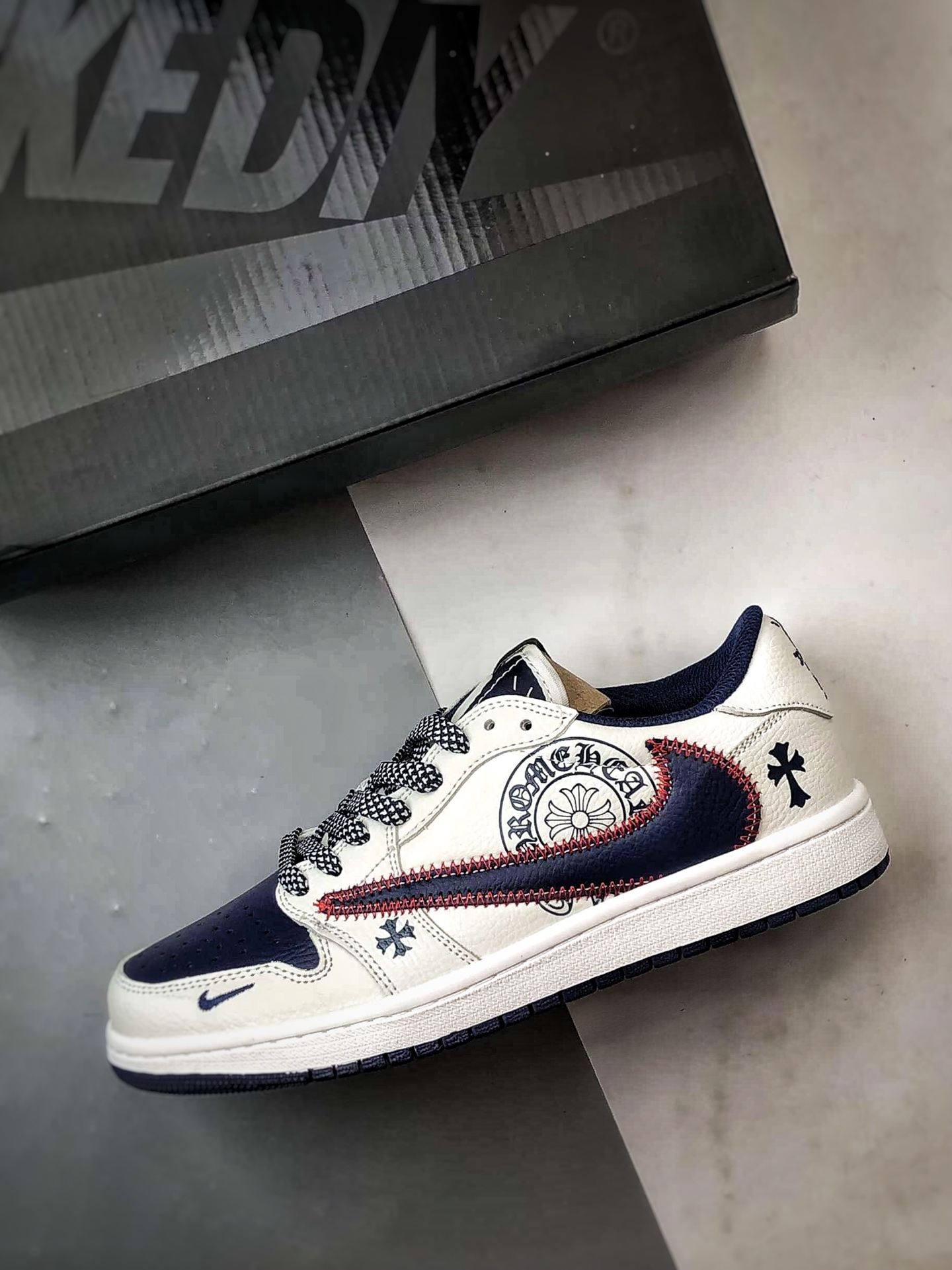 Air Jordan 1 Low ”高端定制” 克罗心白蓝红缝线倒钩 DZ5899-030