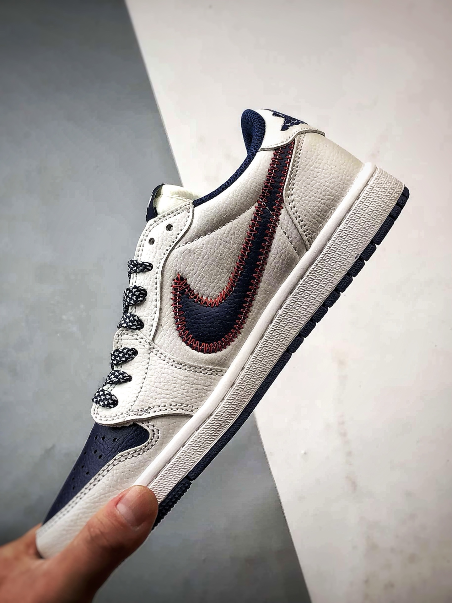 Air Jordan 1 Low ”高端定制” 克罗心白蓝红缝线倒钩 DZ5899-030