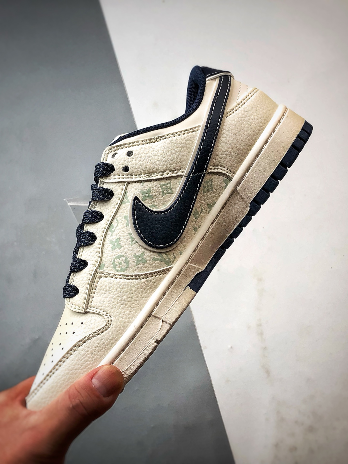 NK Dunk Low Retro ”DIY高端定制” LV米白藏蓝 低帮休闲运动板鞋 HT5088-610