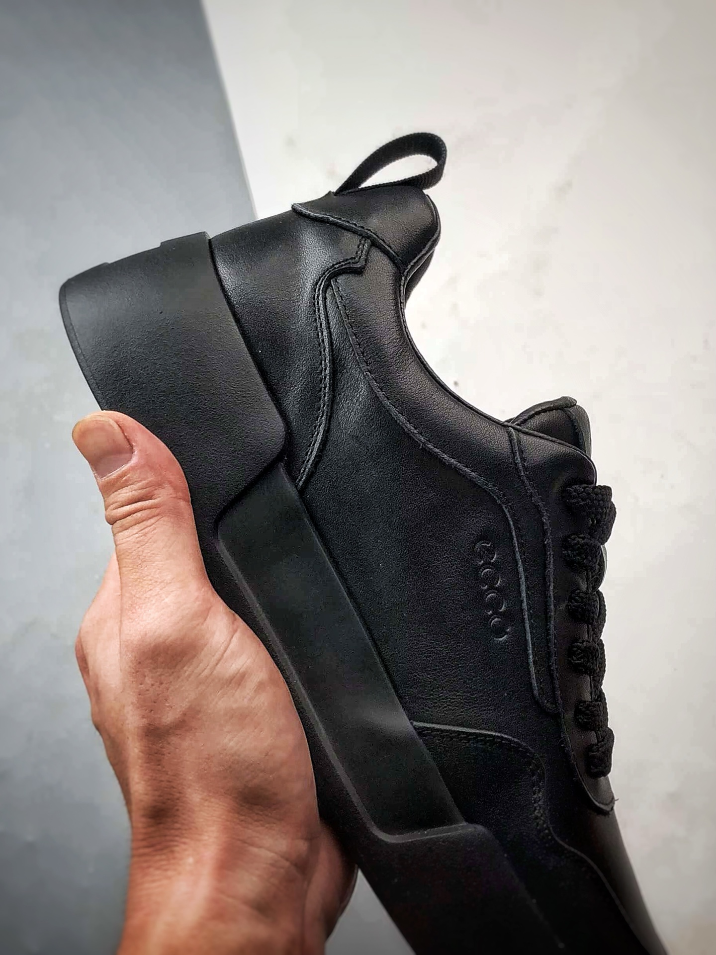 Ecco/爱步 街头时尚户外系列 25年新款真皮系带舒适板鞋 635335