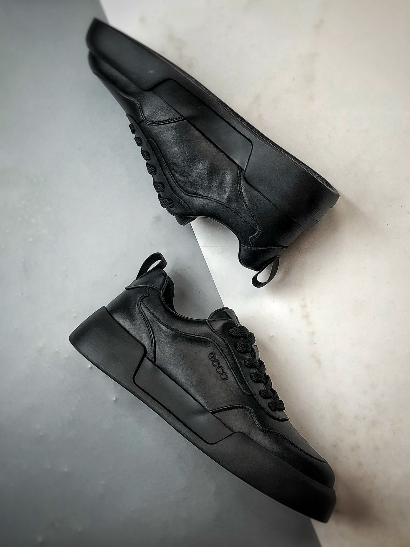 Ecco/爱步 街头时尚户外系列 25年新款真皮系带舒适板鞋 635335