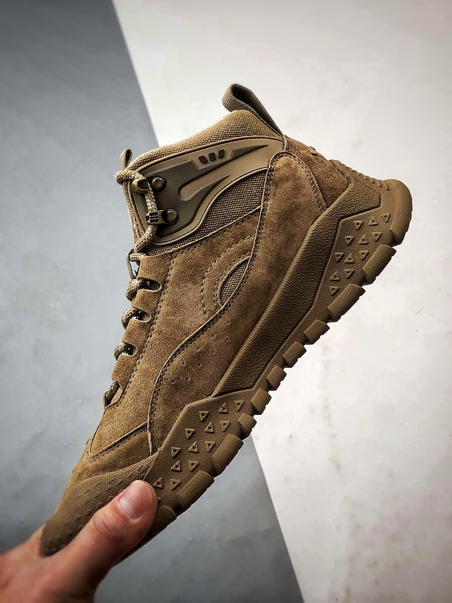 Timberland 添柏岚/天伯伦 户外中帮休闲马丁靴系列 TBA8368T