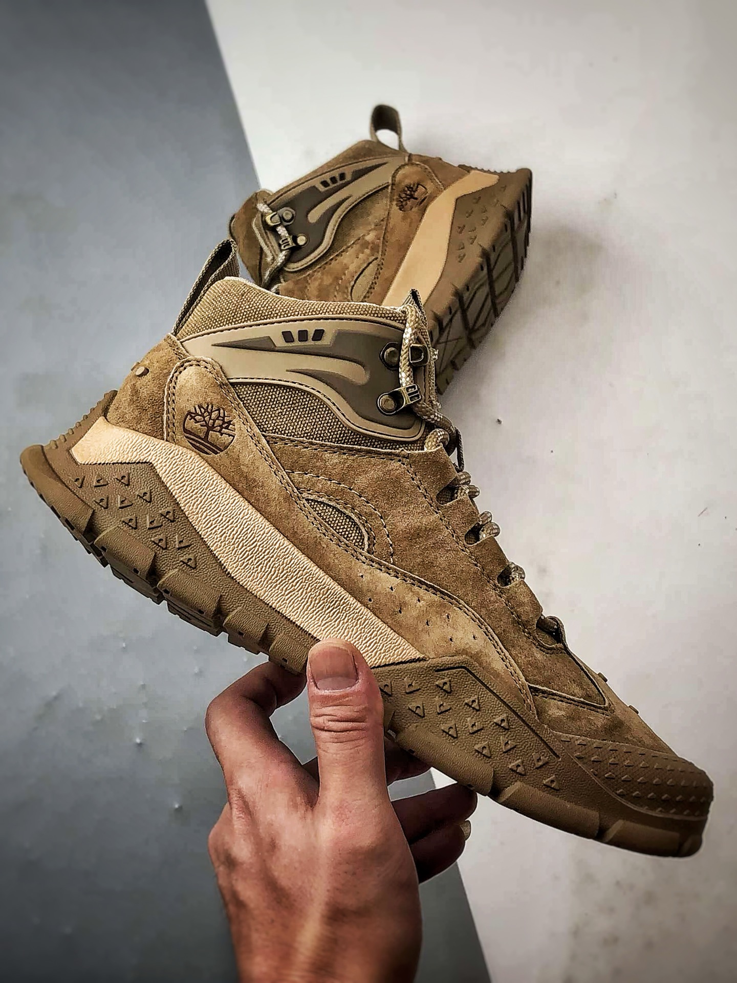 Timberland 添柏岚/天伯伦 户外中帮休闲马丁靴系列 TBA8368T