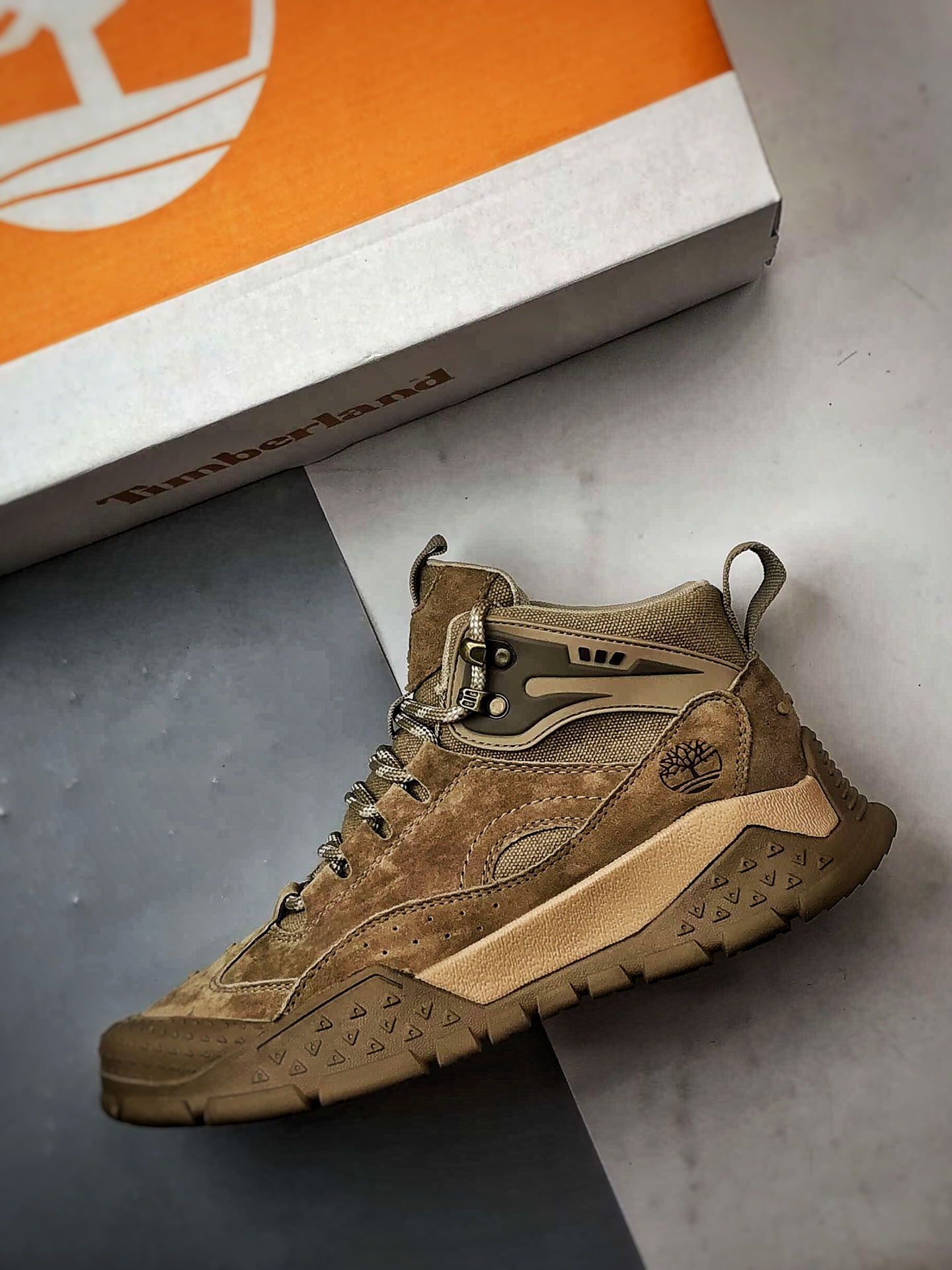 Timberland 添柏岚/天伯伦 户外中帮休闲马丁靴系列 TBA8368T