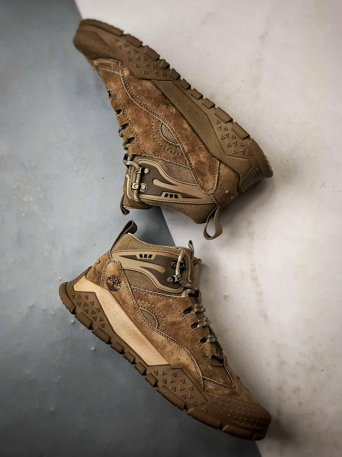 Timberland 添柏岚/天伯伦 户外中帮休闲马丁靴系列 TBA8368T