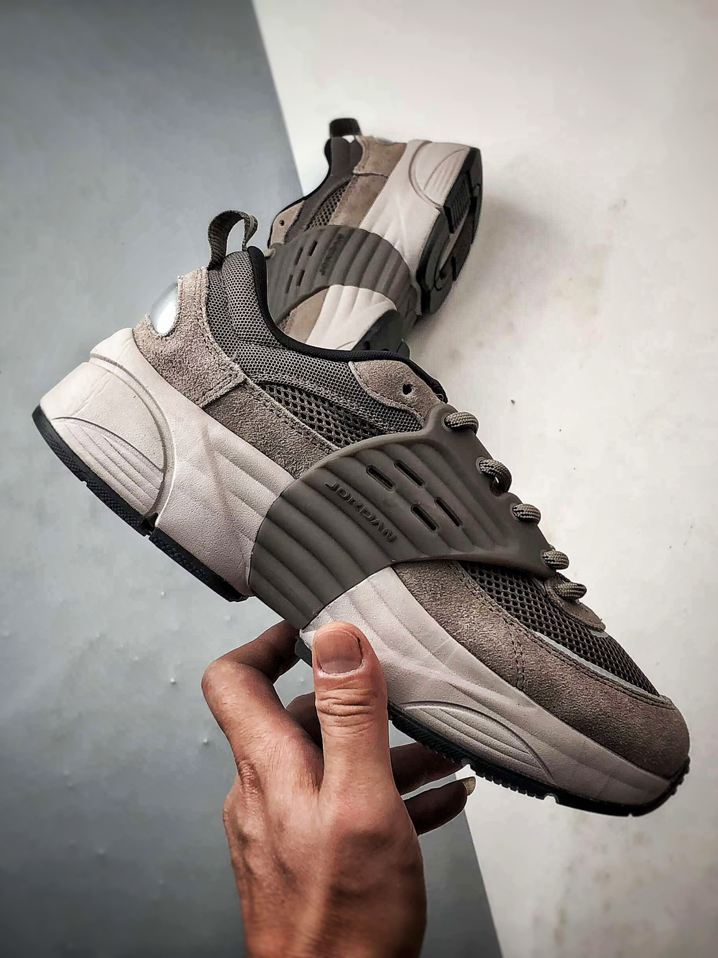 220 Jordan Trunner O/S 棕褐色 复古经典百搭生活休闲鞋 IB3722-201