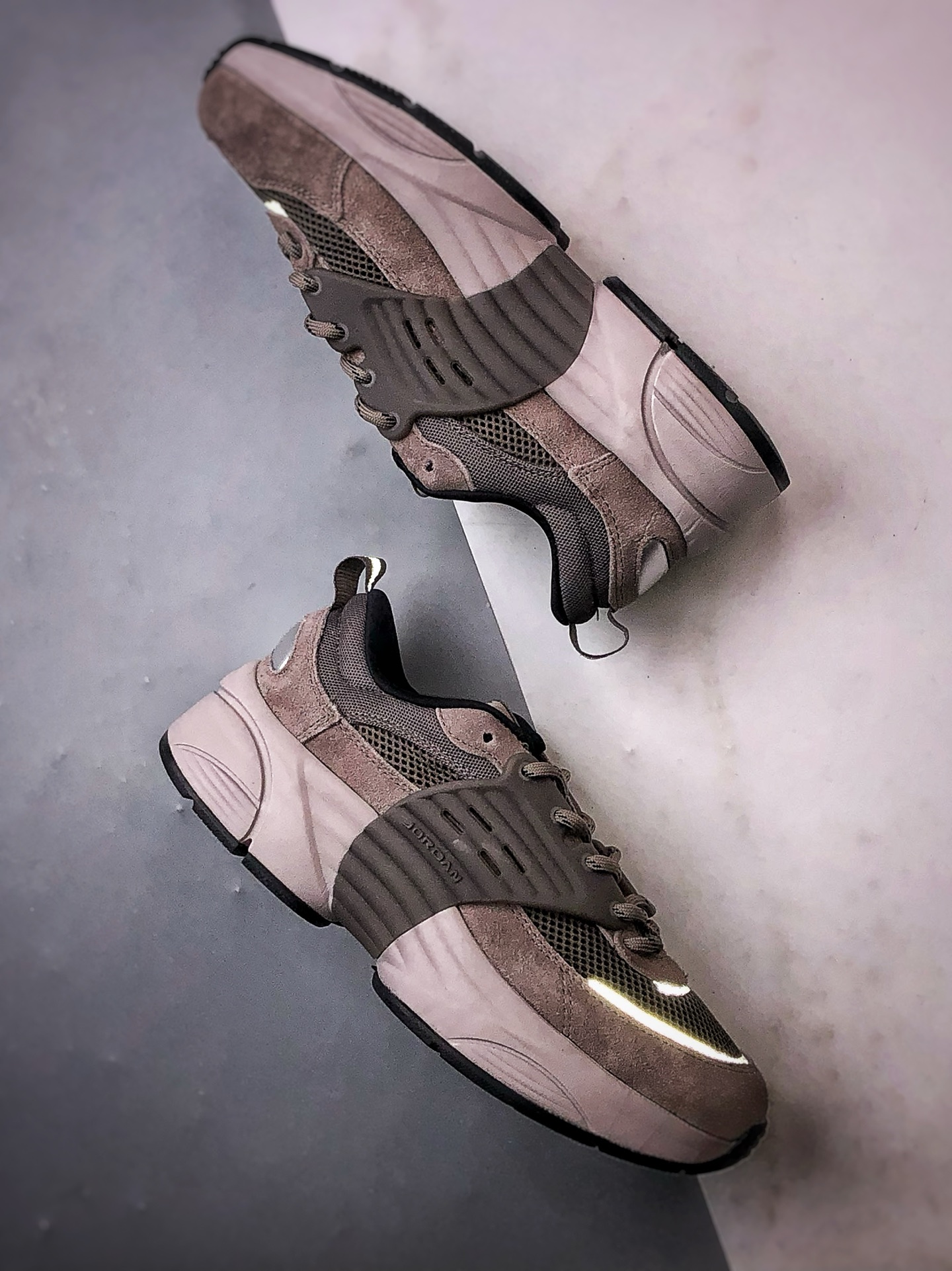 220 Jordan Trunner O/S 棕褐色 复古经典百搭生活休闲鞋 IB3722-201