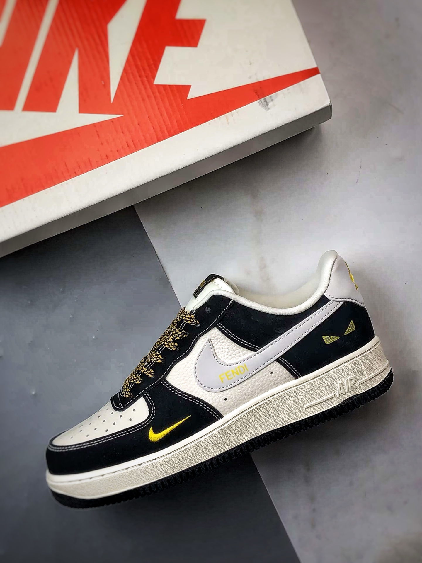 280 Fendi x Air Force 1 Low 黑白黄 DX1888-099