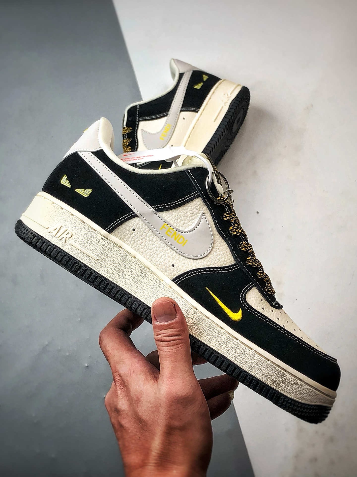 280 Fendi x Air Force 1 Low 黑白黄 DX1888-099