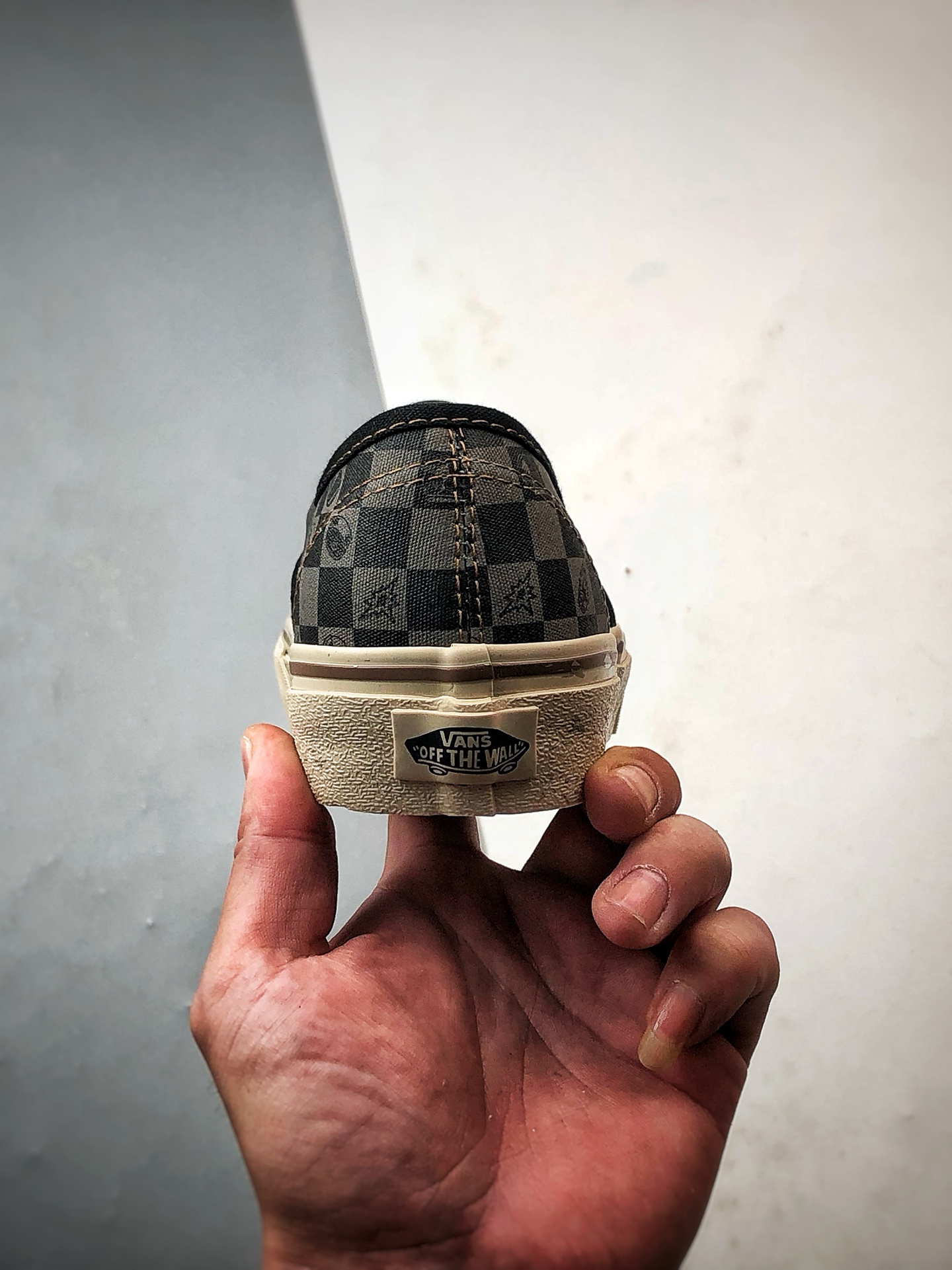 150 泡泡玛特 POP MA x Vans Authentic SPACE MOLLY 联名款黑白 舒适百搭男女低帮板鞋 VN000EGAQ3Y