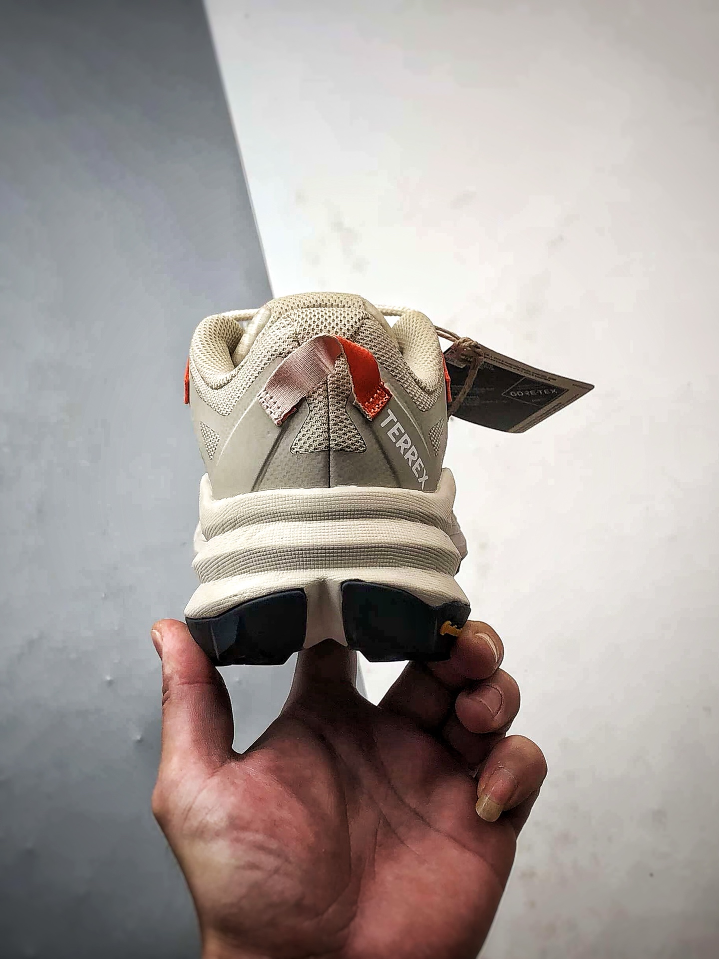 190 AD Terrex X Free Hiker GTX Shoes 米灰 户外防水透湿透汽运动登山徒步鞋 HQ4883