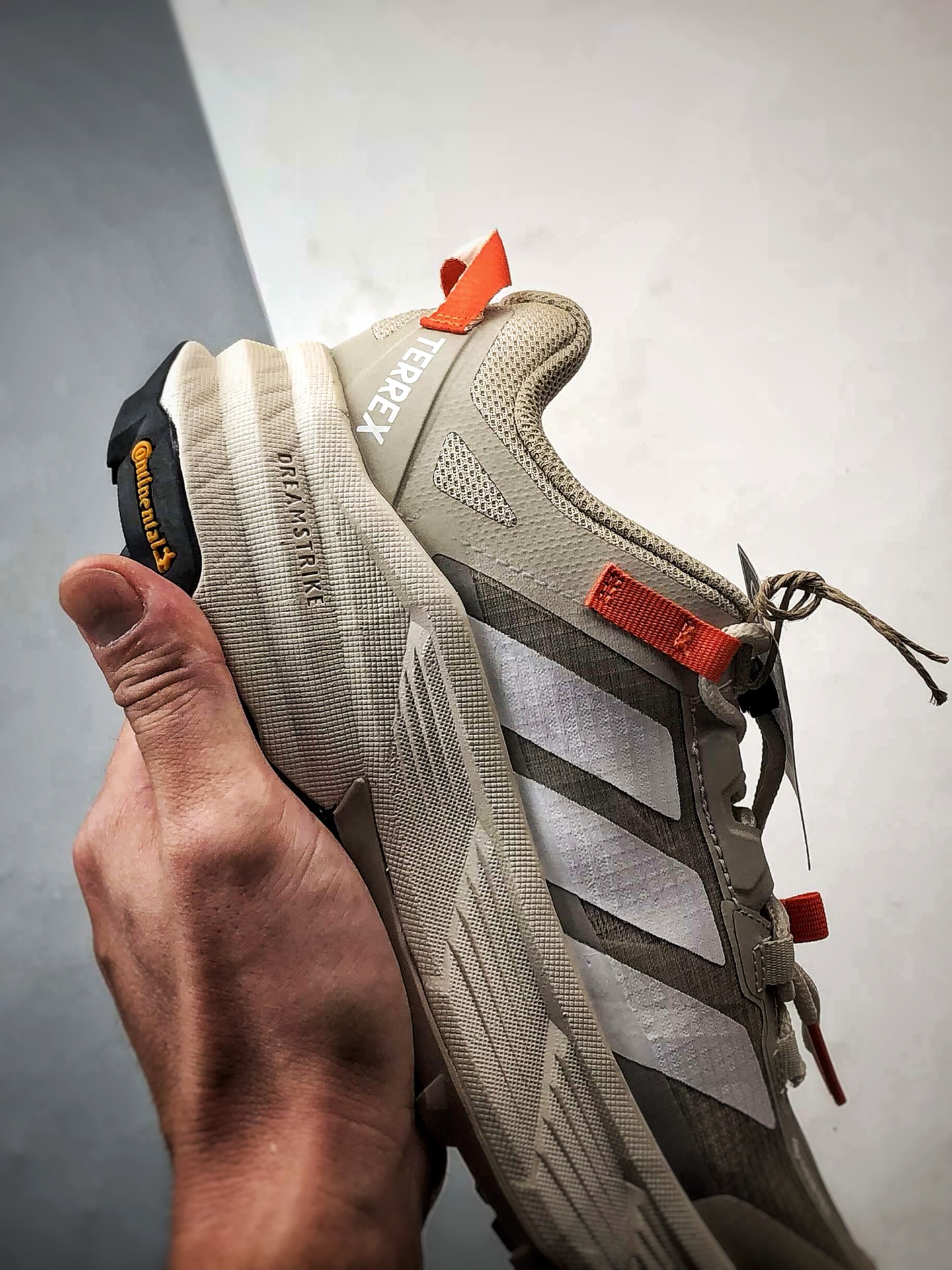 190 AD Terrex X Free Hiker GTX Shoes 米灰 户外防水透湿透汽运动登山徒步鞋 HQ4883