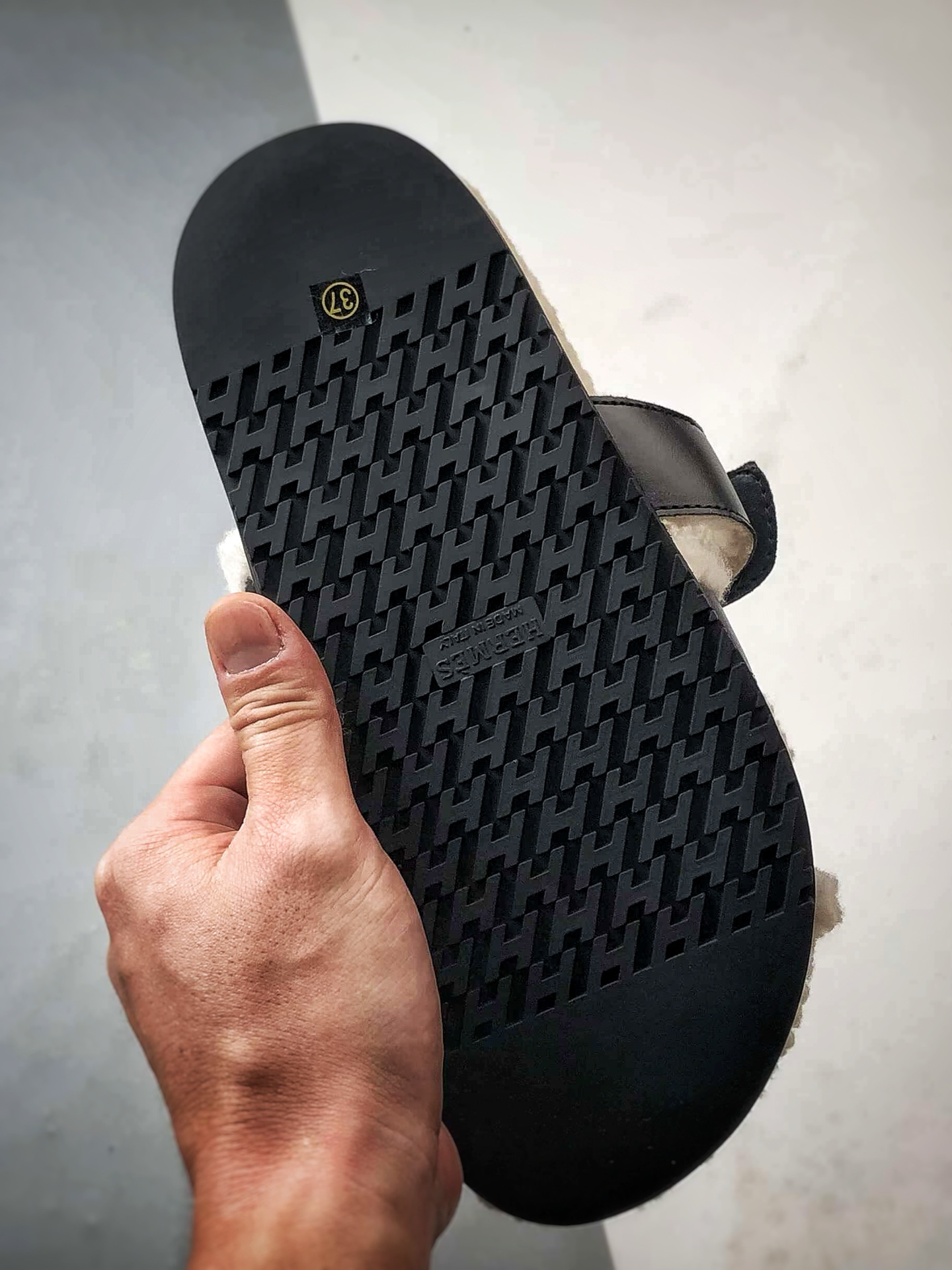 200 Hermes/爱马仕 经典二舅羊毛拖 黑色 小红书爆款火爆来袭 秋冬穿搭必单品