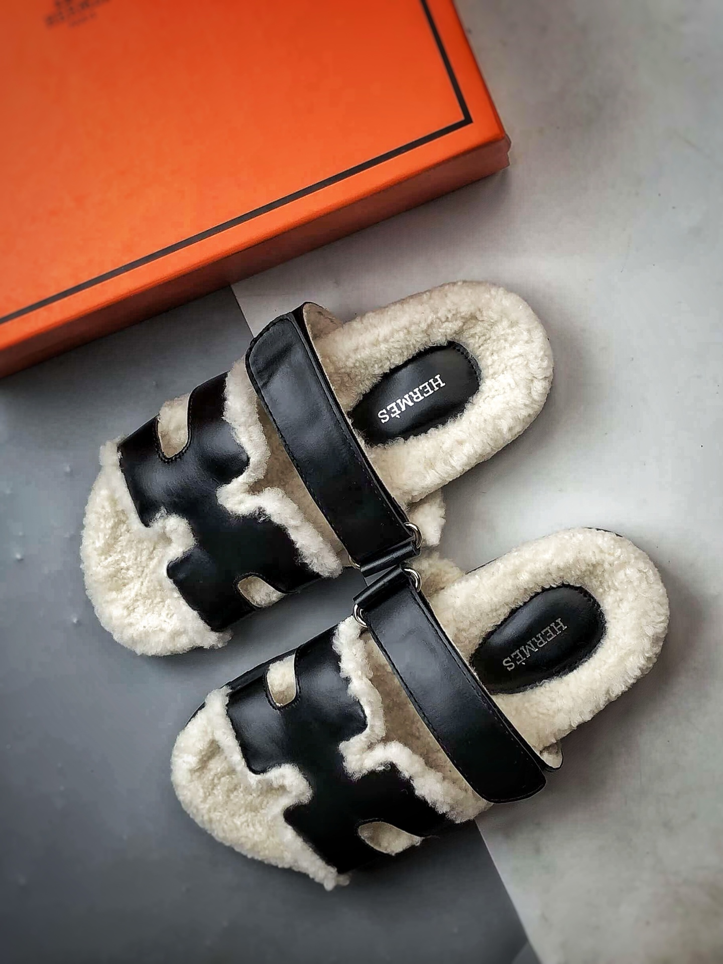 200 Hermes/爱马仕 经典二舅羊毛拖 黑色 小红书爆款火爆来袭 秋冬穿搭必单品