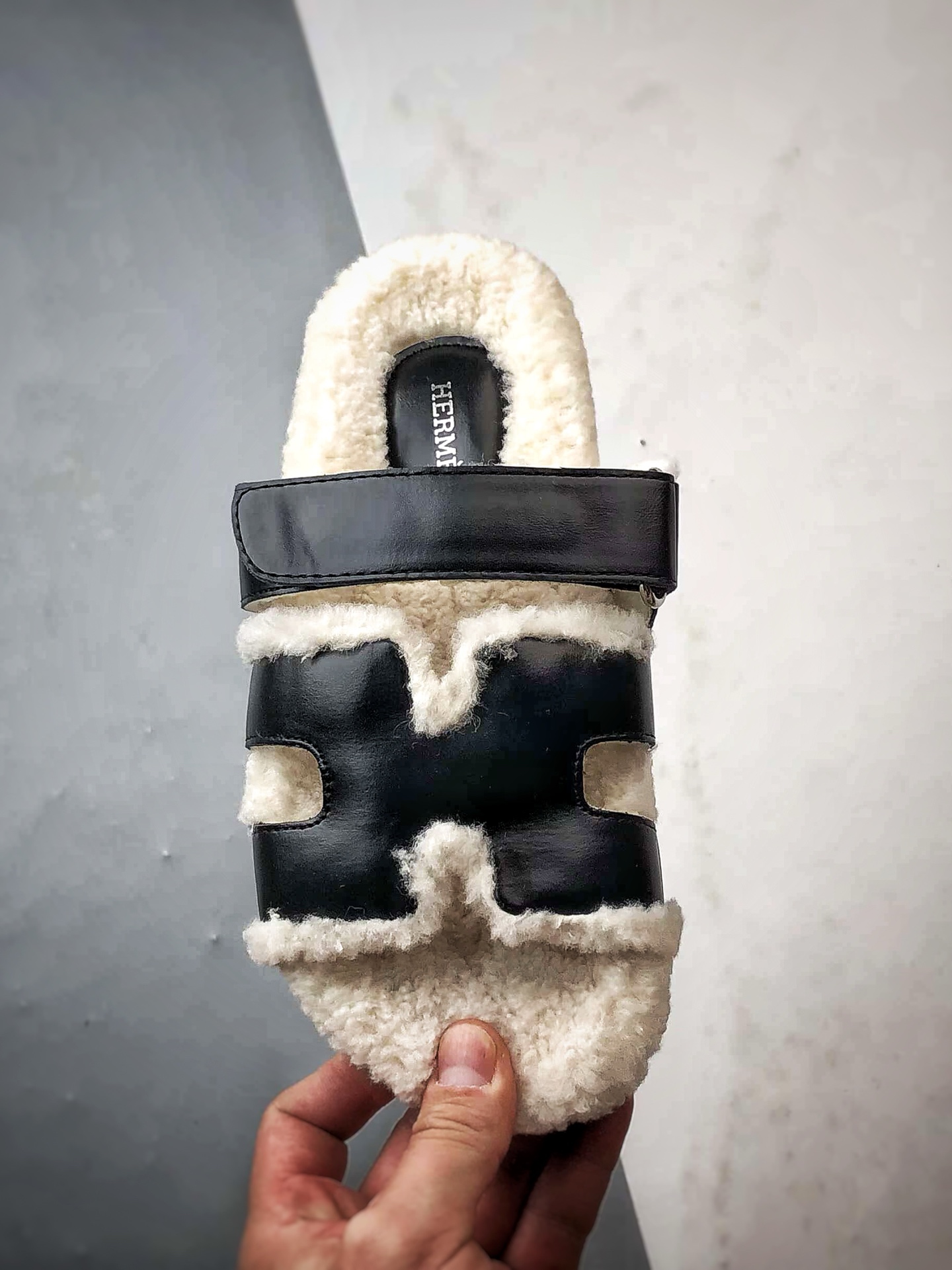 200 Hermes/爱马仕 经典二舅羊毛拖 黑色 小红书爆款火爆来袭 秋冬穿搭必单品