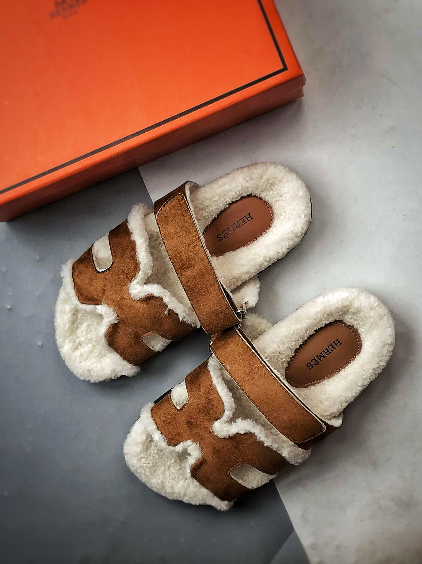 200 Hermes/爱马仕 经典二舅羊毛拖 棕色