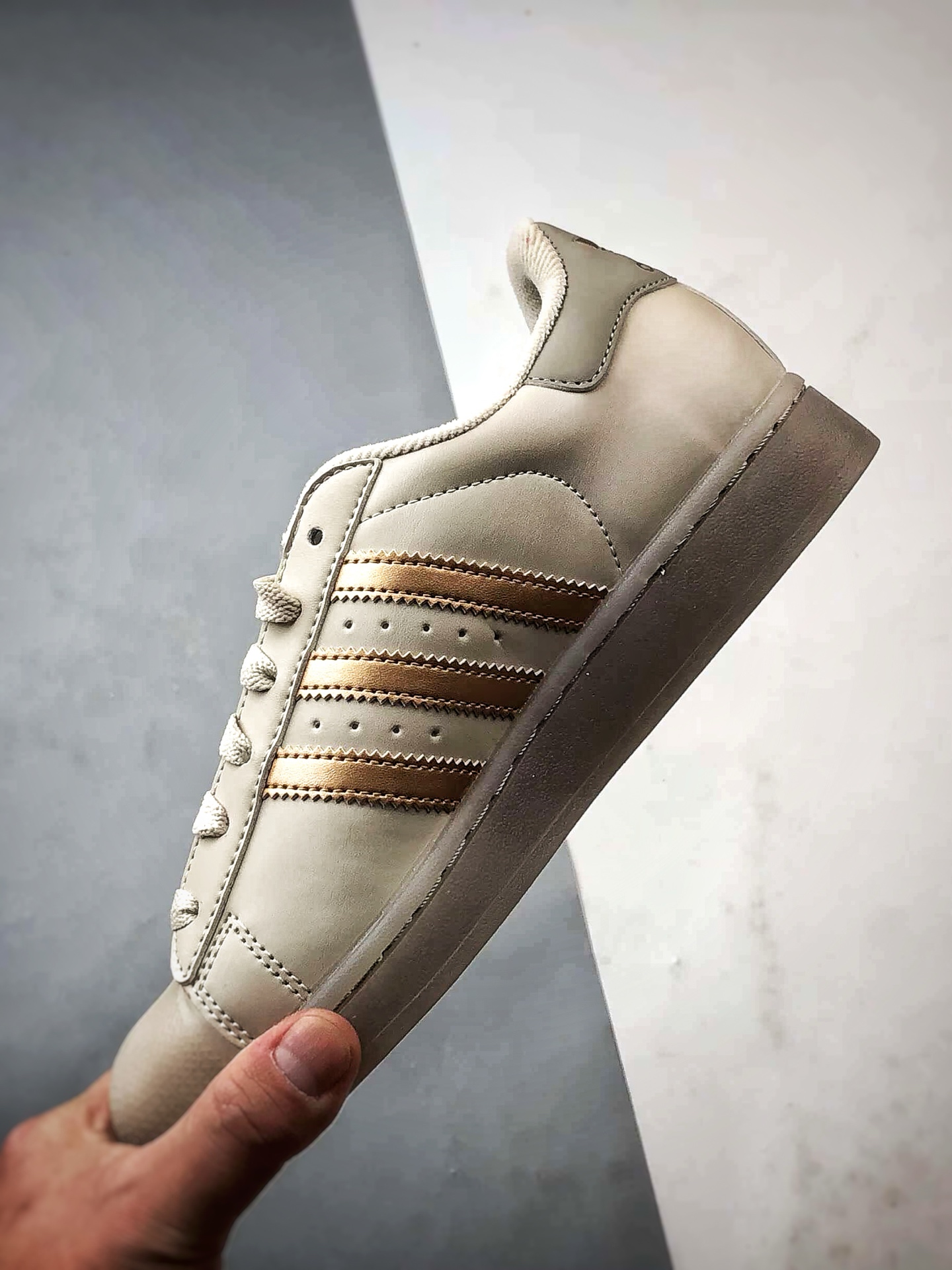 170 AD Originals Super 2 奶杏色贝壳头 JR7355