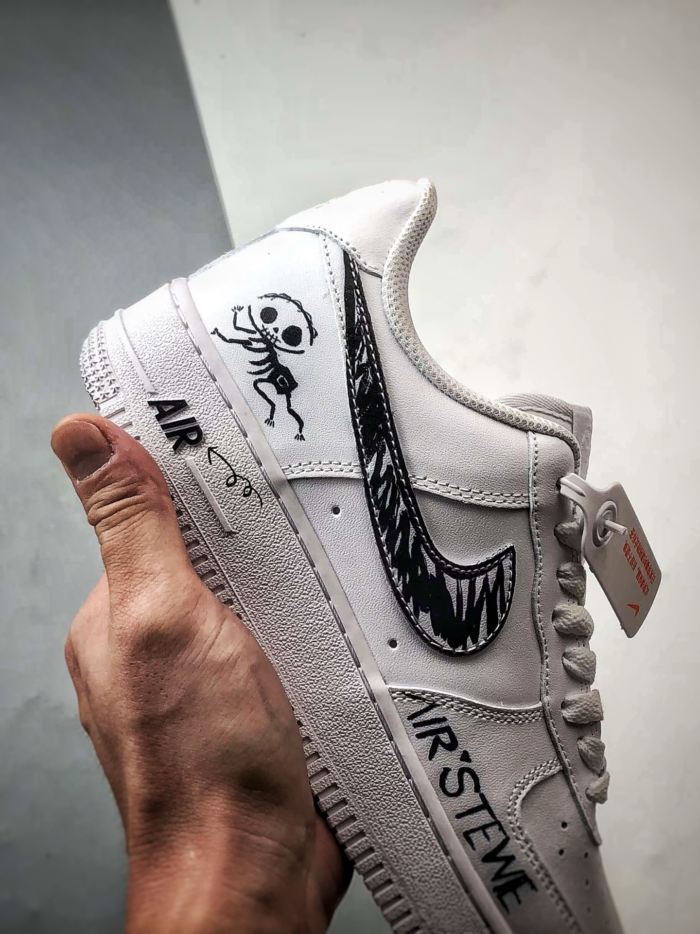 240 定制球鞋 Air Force 1 Low 顽皮小鬼 白黑 经典休闲运动板鞋 FV5159-111