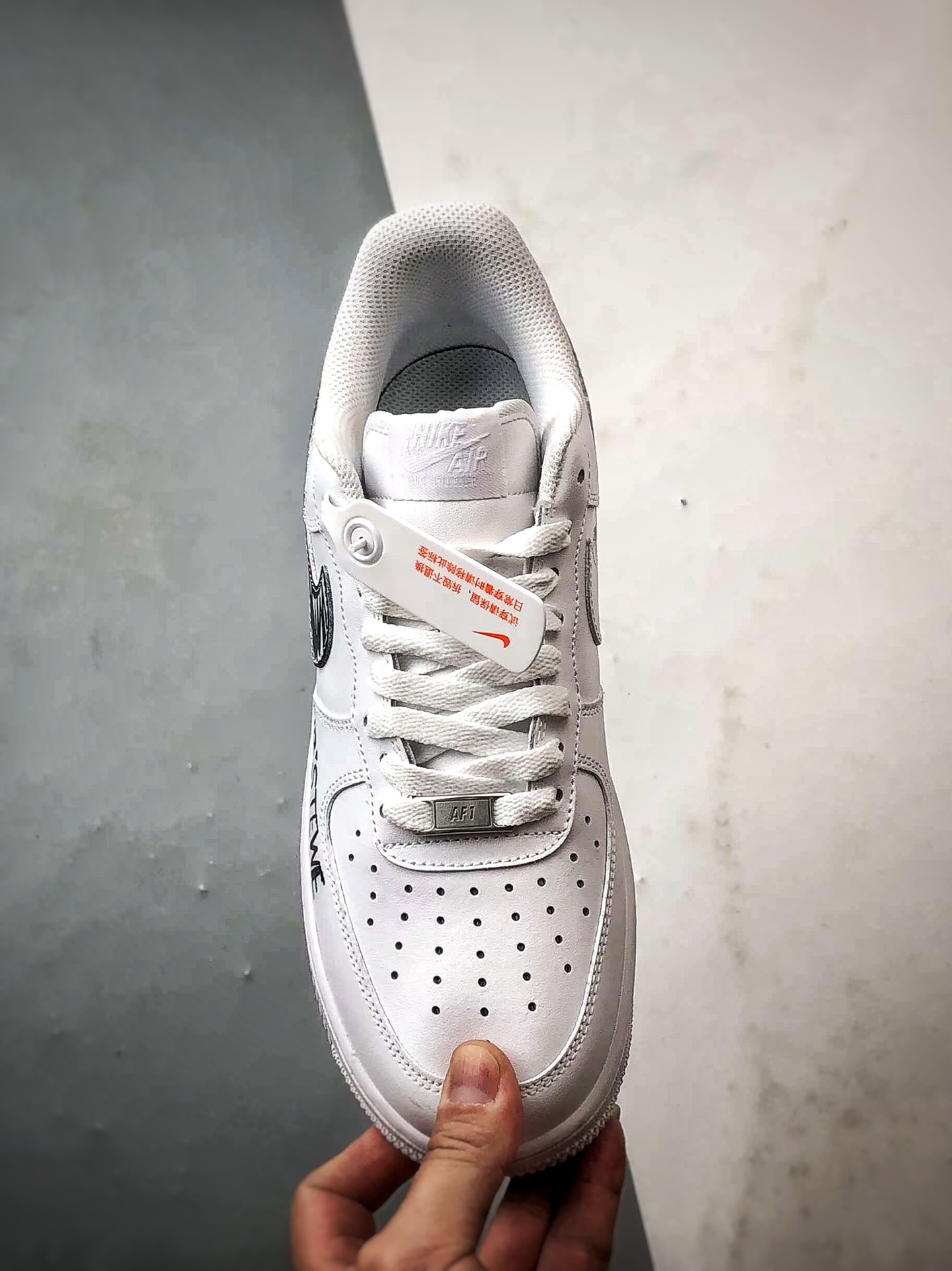 240 定制球鞋 Air Force 1 Low 顽皮小鬼 白黑 经典休闲运动板鞋 FV5159-111