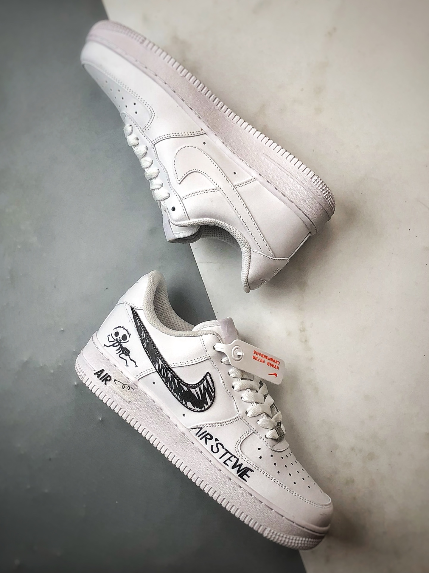 240 定制球鞋 Air Force 1 Low 顽皮小鬼 白黑 经典休闲运动板鞋 FV5159-111