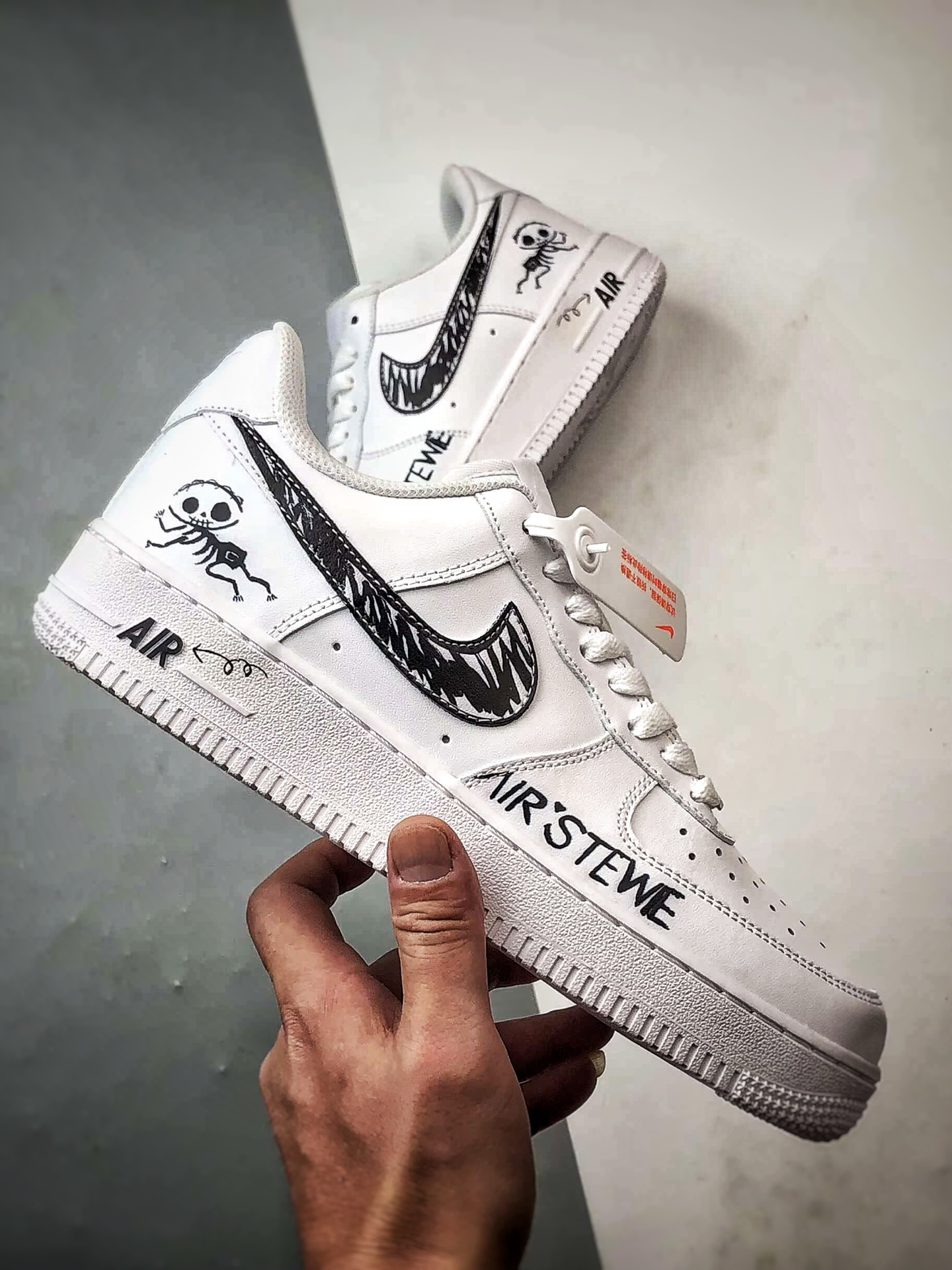 240 定制球鞋 Air Force 1 Low 顽皮小鬼 白黑 经典休闲运动板鞋 FV5159-111