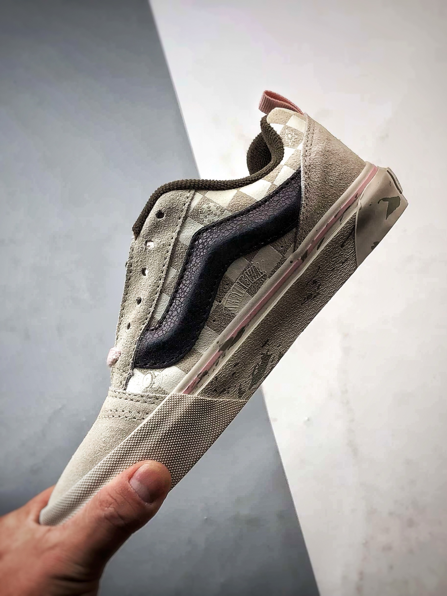 170 泡泡玛特 POP MA x Vans Authentic SPACE MOLLY 联名款米色 舒适百搭男女低帮面包鞋 VN000EE6