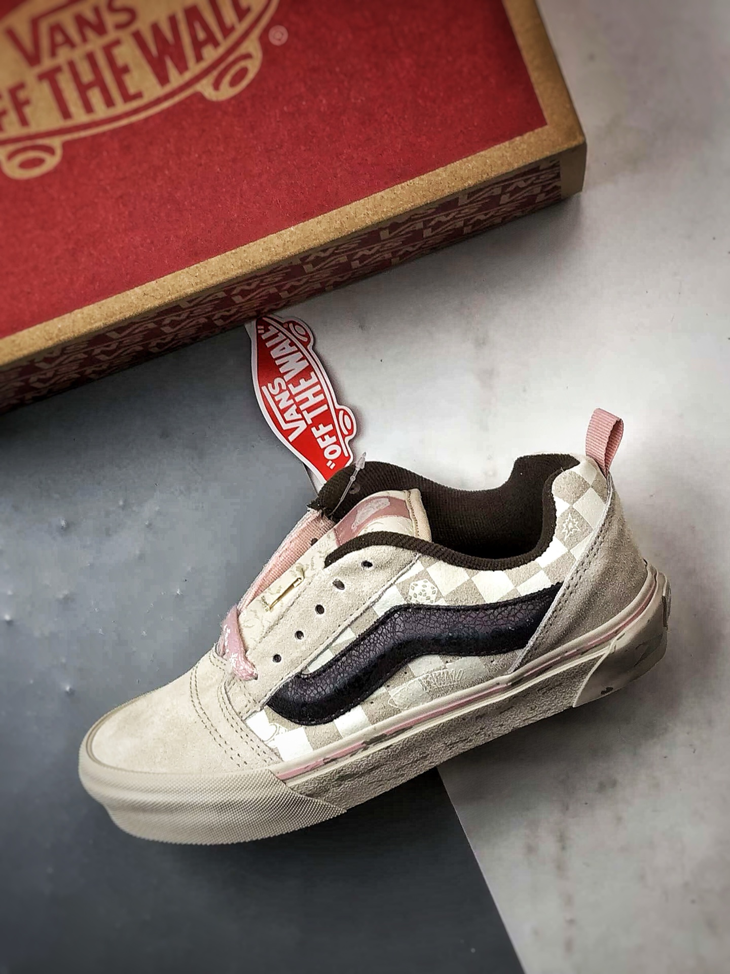 170 泡泡玛特 POP MA x Vans Authentic SPACE MOLLY 联名款米色 舒适百搭男女低帮面包鞋 VN000EE6