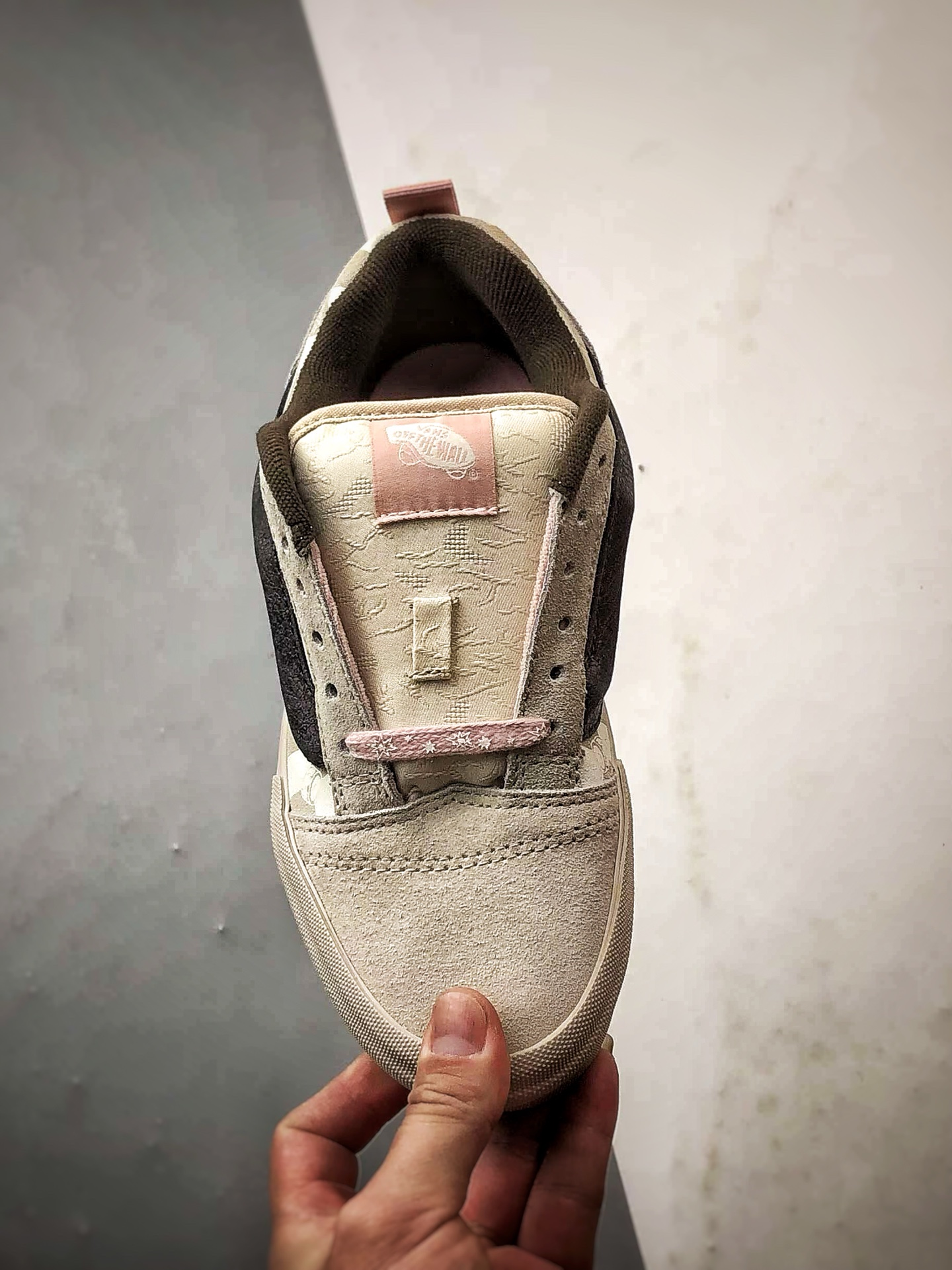 170 泡泡玛特 POP MA x Vans Authentic SPACE MOLLY 联名款米色 舒适百搭男女低帮面包鞋 VN000EE6