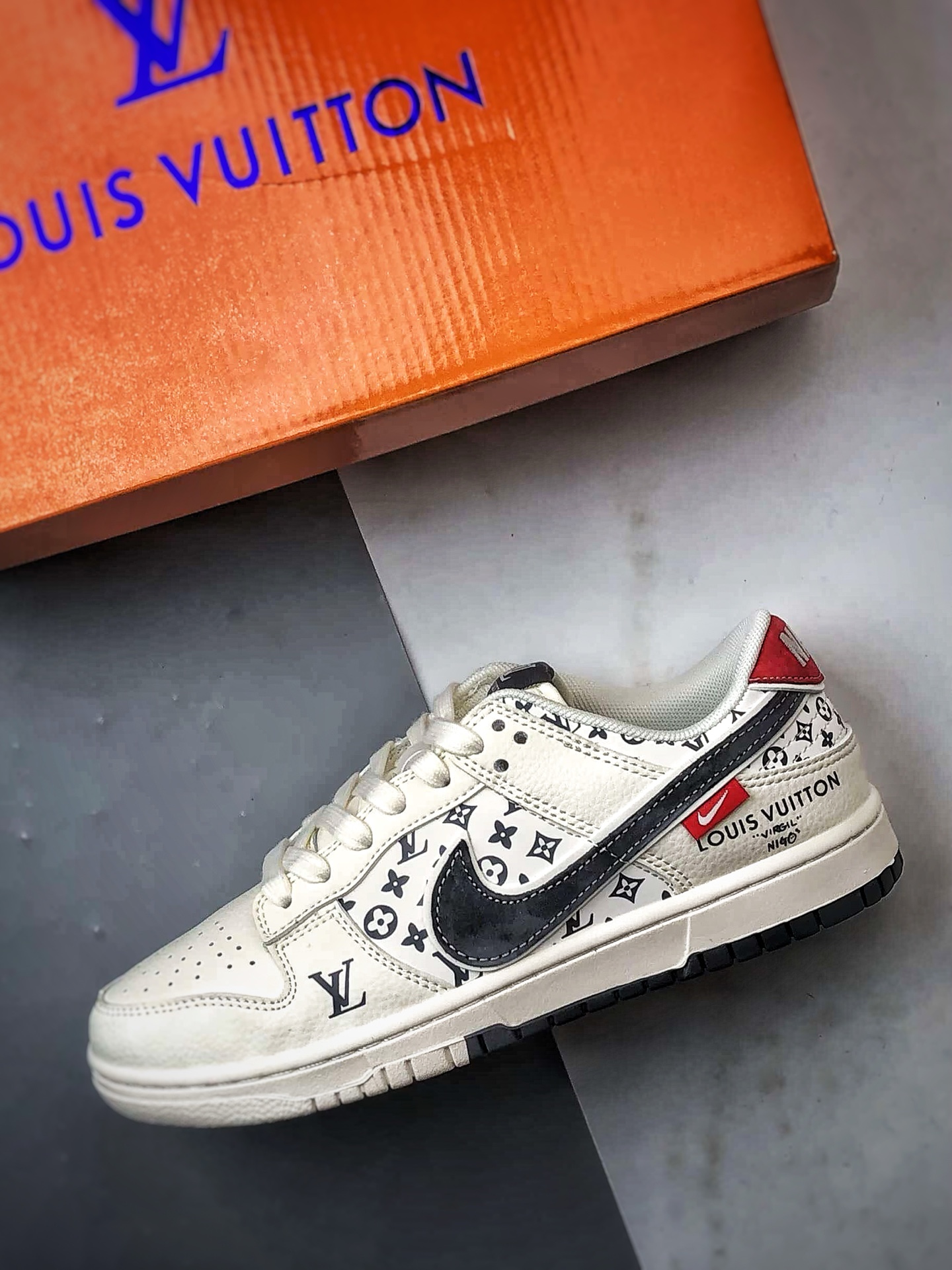 270 NK Dunk Low Retro ”DIY高端定制” LV米白深灰 低帮休闲运动板鞋 HT5088-609