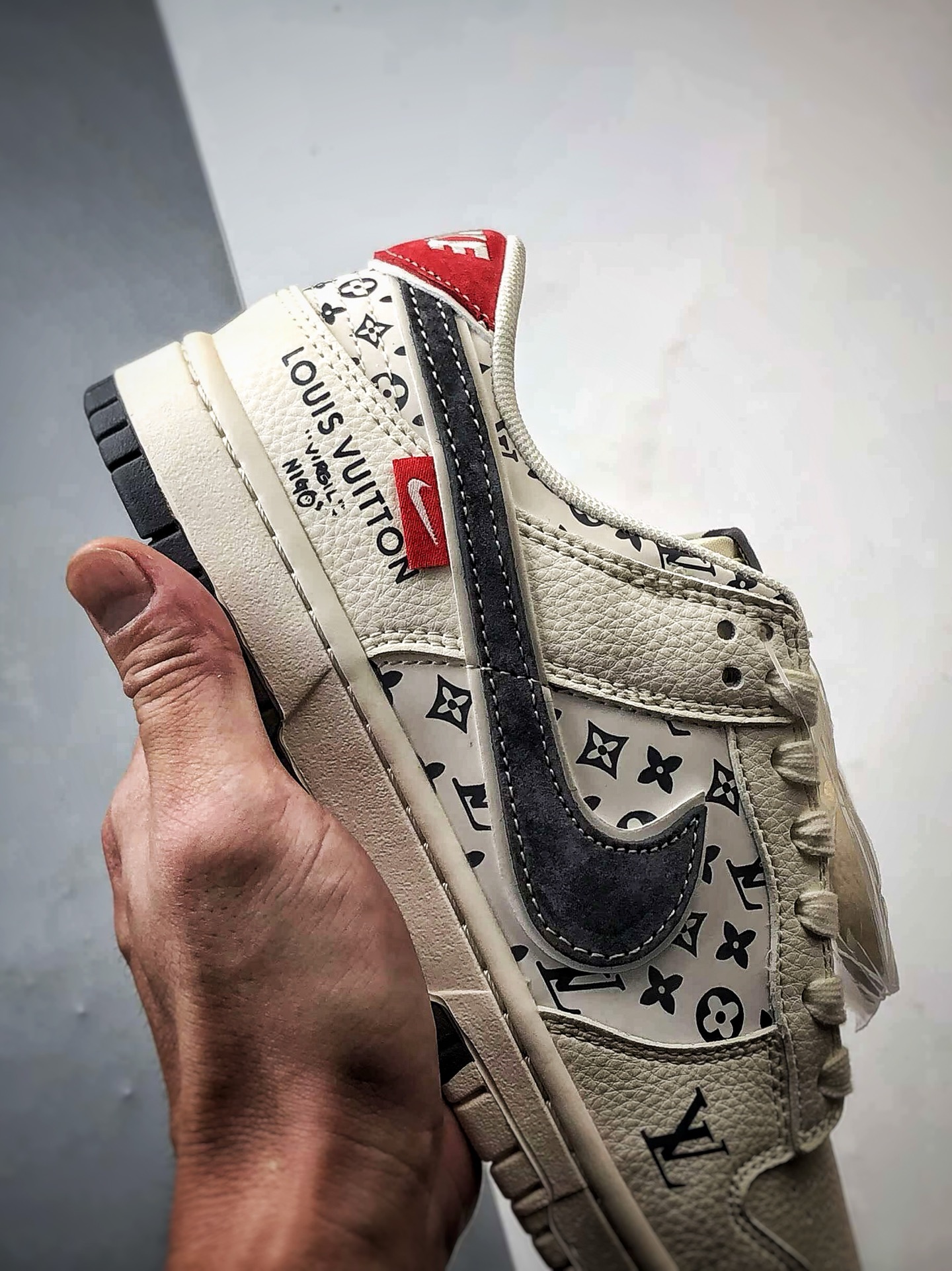 270 NK Dunk Low Retro ”DIY高端定制” LV米白深灰 低帮休闲运动板鞋 HT5088-609