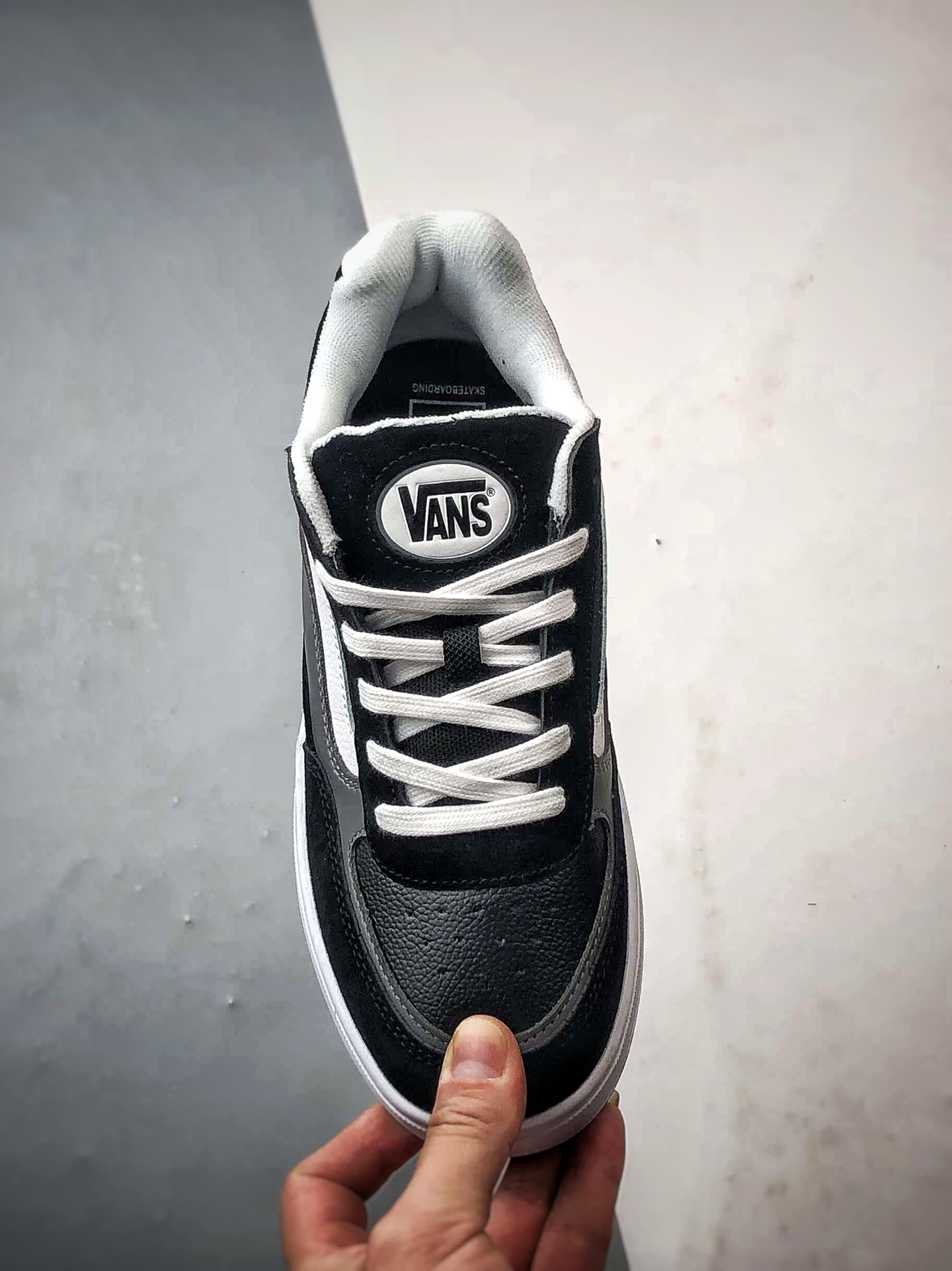 Vans Skate Estazzo 黑白 新品 经典复古厚鞋舌面包鞋 VN000D45BA2-Top High Quatity Cheap Sneakers Fashion Clothing Clothes Bags handbags Shoes of all Brand wholesale With The best Quality And Beautiful Price from China Factory Chinese suppliers wholesaler seller Vans Skate Estazzo 黑白 新品 经典复古厚鞋舌面包鞋 VN000D45BA2