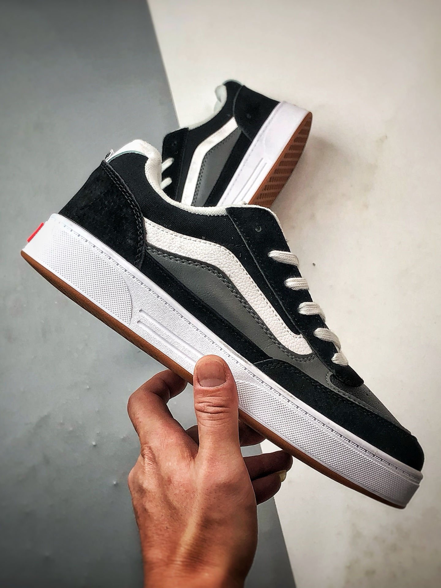 Vans Skate Estazzo 黑白 新品 经典复古厚鞋舌面包鞋 VN000D45BA2-Top High Quatity Cheap Sneakers Fashion Clothing Clothes Bags handbags Shoes of all Brand wholesale With The best Quality And Beautiful Price from China Factory Chinese suppliers wholesaler seller Vans Skate Estazzo 黑白 新品 经典复古厚鞋舌面包鞋 VN000D45BA2