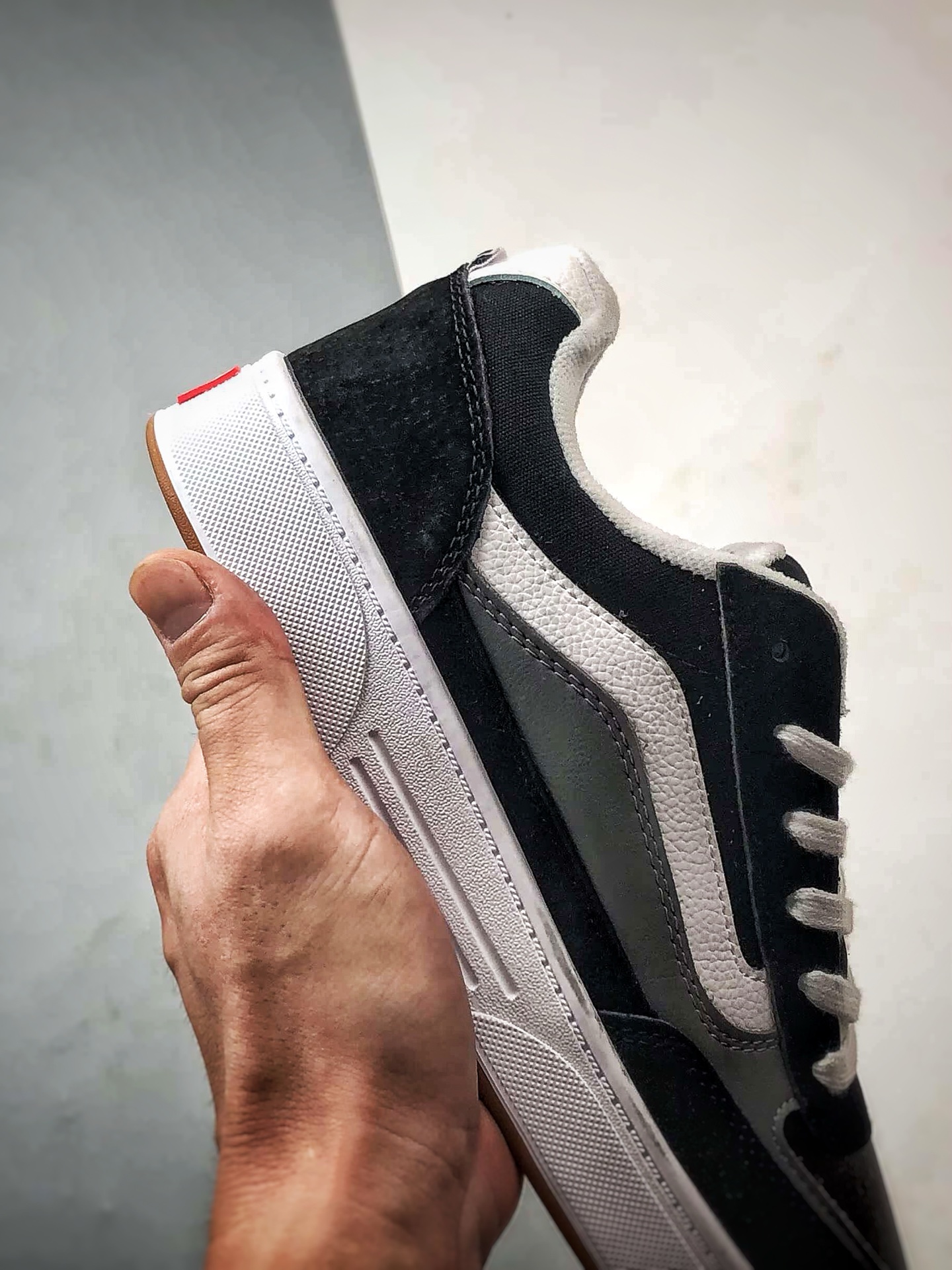 Vans Skate Estazzo 黑白 新品 经典复古厚鞋舌面包鞋 VN000D45BA2-Top High Quatity Cheap Sneakers Fashion Clothing Clothes Bags handbags Shoes of all Brand wholesale With The best Quality And Beautiful Price from China Factory Chinese suppliers wholesaler seller Vans Skate Estazzo 黑白 新品 经典复古厚鞋舌面包鞋 VN000D45BA2