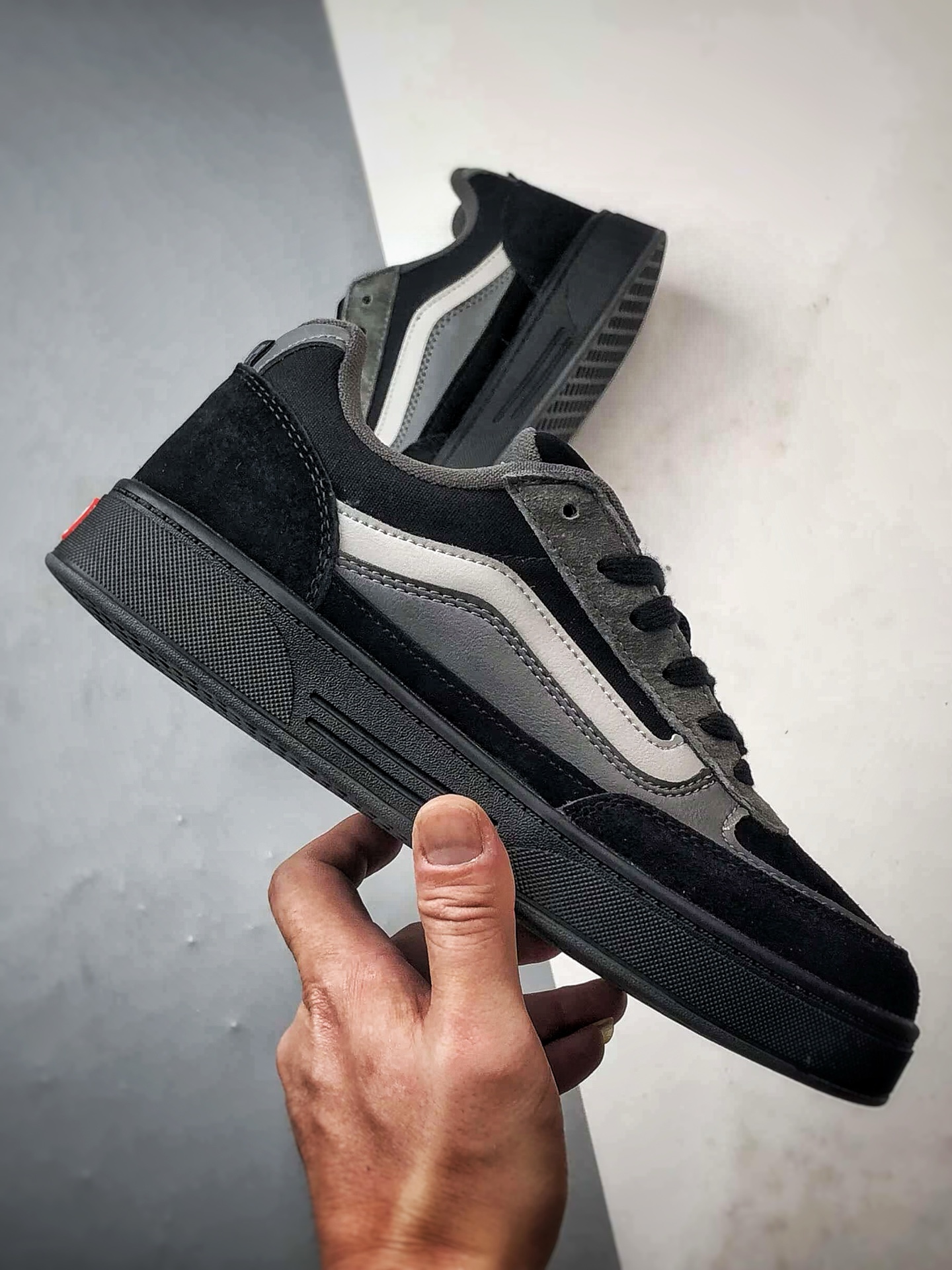 Vans Skate Estazzo 黑灰 新品 经典复古厚鞋舌面包鞋 VN000D45BA5-Top High Quatity Cheap Sneakers Fashion Clothing Clothes Bags handbags Shoes of all Brand wholesale With The best Quality And Beautiful Price from China Factory Chinese suppliers wholesaler seller Vans Skate Estazzo 黑灰 新品 经典复古厚鞋舌面包鞋 VN000D45BA5