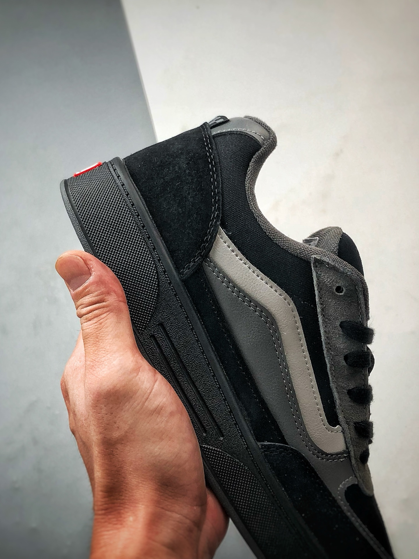 Vans Skate Estazzo 黑灰 新品 经典复古厚鞋舌面包鞋 VN000D45BA5-Top High Quatity Cheap Sneakers Fashion Clothing Clothes Bags handbags Shoes of all Brand wholesale With The best Quality And Beautiful Price from China Factory Chinese suppliers wholesaler seller Vans Skate Estazzo 黑灰 新品 经典复古厚鞋舌面包鞋 VN000D45BA5