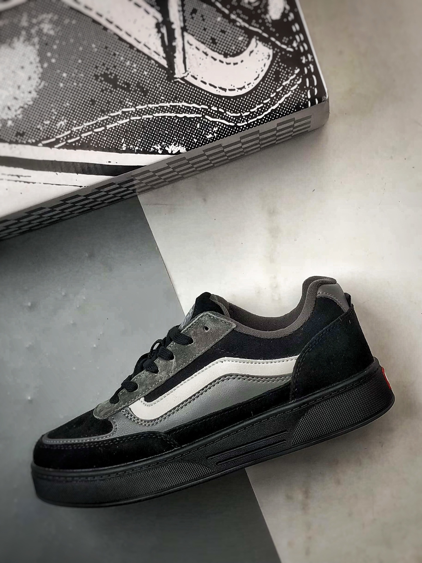 Vans Skate Estazzo 黑灰 新品 经典复古厚鞋舌面包鞋 VN000D45BA5-Top High Quatity Cheap Sneakers Fashion Clothing Clothes Bags handbags Shoes of all Brand wholesale With The best Quality And Beautiful Price from China Factory Chinese suppliers wholesaler seller Vans Skate Estazzo 黑灰 新品 经典复古厚鞋舌面包鞋 VN000D45BA5