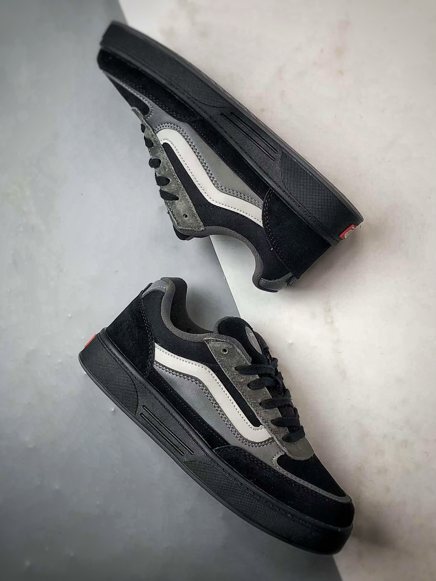 Vans Skate Estazzo 黑灰 新品 经典复古厚鞋舌面包鞋 VN000D45BA5-Top High Quatity Cheap Sneakers Fashion Clothing Clothes Bags handbags Shoes of all Brand wholesale With The best Quality And Beautiful Price from China Factory Chinese suppliers wholesaler seller Vans Skate Estazzo 黑灰 新品 经典复古厚鞋舌面包鞋 VN000D45BA5