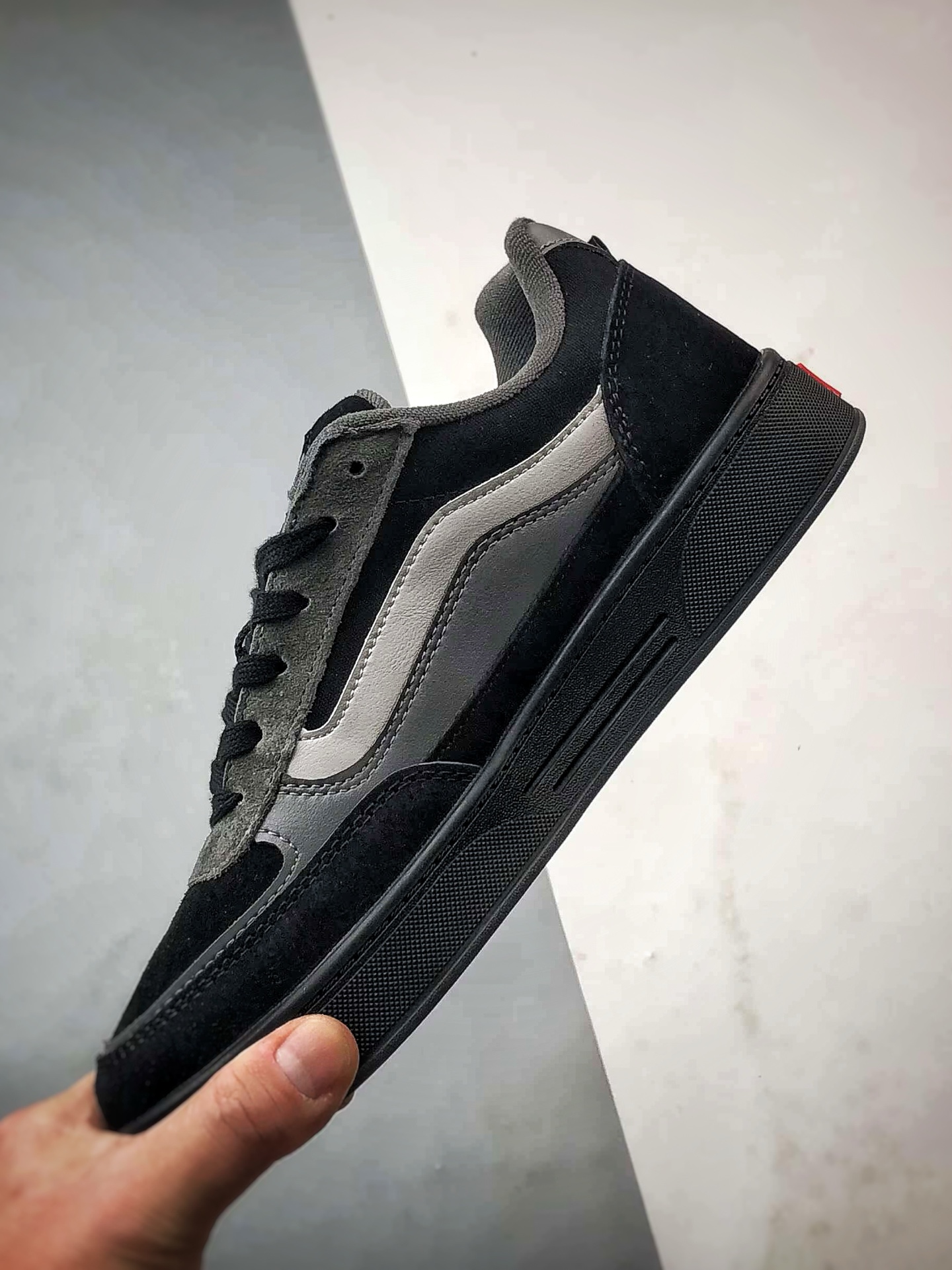 Vans Skate Estazzo 黑灰 新品 经典复古厚鞋舌面包鞋 VN000D45BA5-Top High Quatity Cheap Sneakers Fashion Clothing Clothes Bags handbags Shoes of all Brand wholesale With The best Quality And Beautiful Price from China Factory Chinese suppliers wholesaler seller Vans Skate Estazzo 黑灰 新品 经典复古厚鞋舌面包鞋 VN000D45BA5