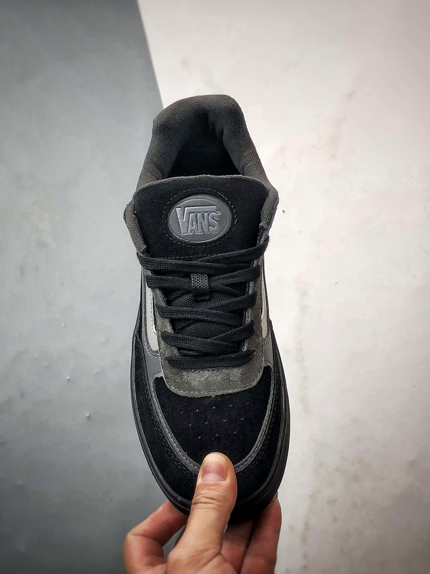 Vans Skate Estazzo 黑灰 新品 经典复古厚鞋舌面包鞋 VN000D45BA5-Top High Quatity Cheap Sneakers Fashion Clothing Clothes Bags handbags Shoes of all Brand wholesale With The best Quality And Beautiful Price from China Factory Chinese suppliers wholesaler seller Vans Skate Estazzo 黑灰 新品 经典复古厚鞋舌面包鞋 VN000D45BA5